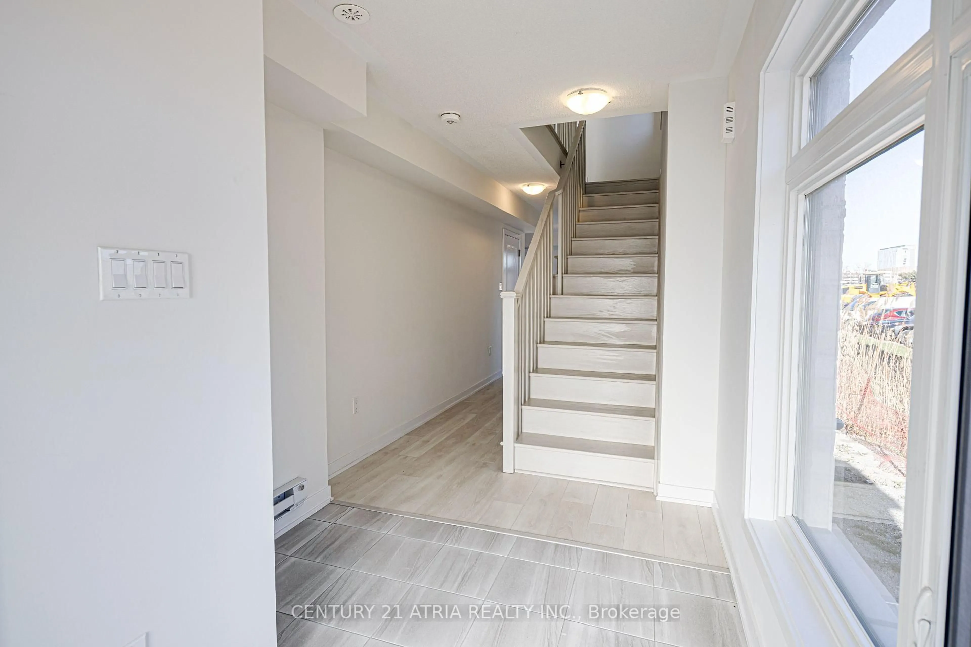 Indoor foyer for 1865 Pickering Pkwy #406, Pickering Ontario L1V 0H2