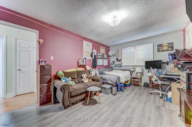 Additional property image - 17 Plumrose Blvd