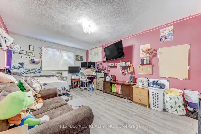 Additional property image - 17 Plumrose Blvd
