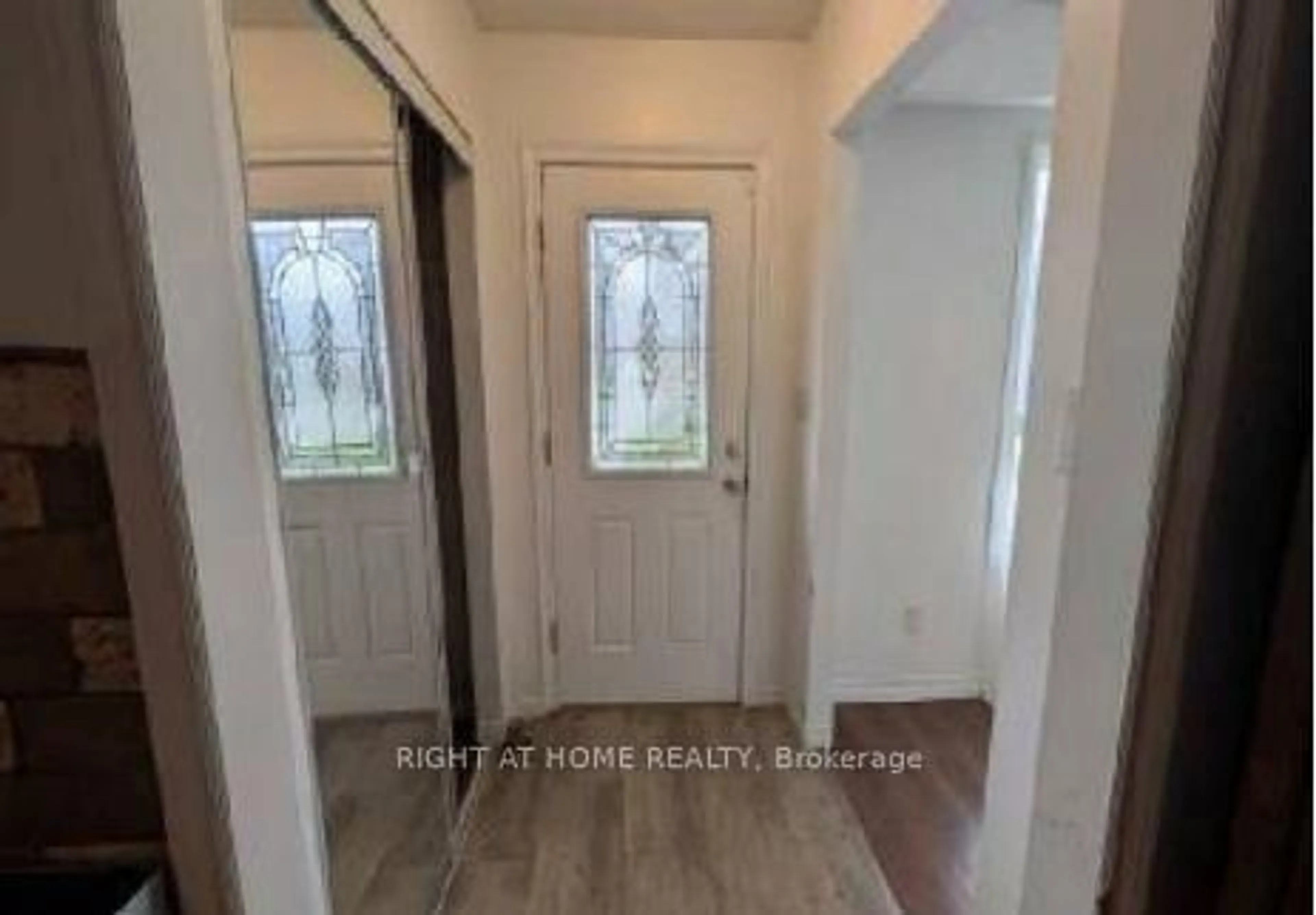Indoor entryway for 435 Wilson Rd, Oshawa Ontario L1G 6E8
