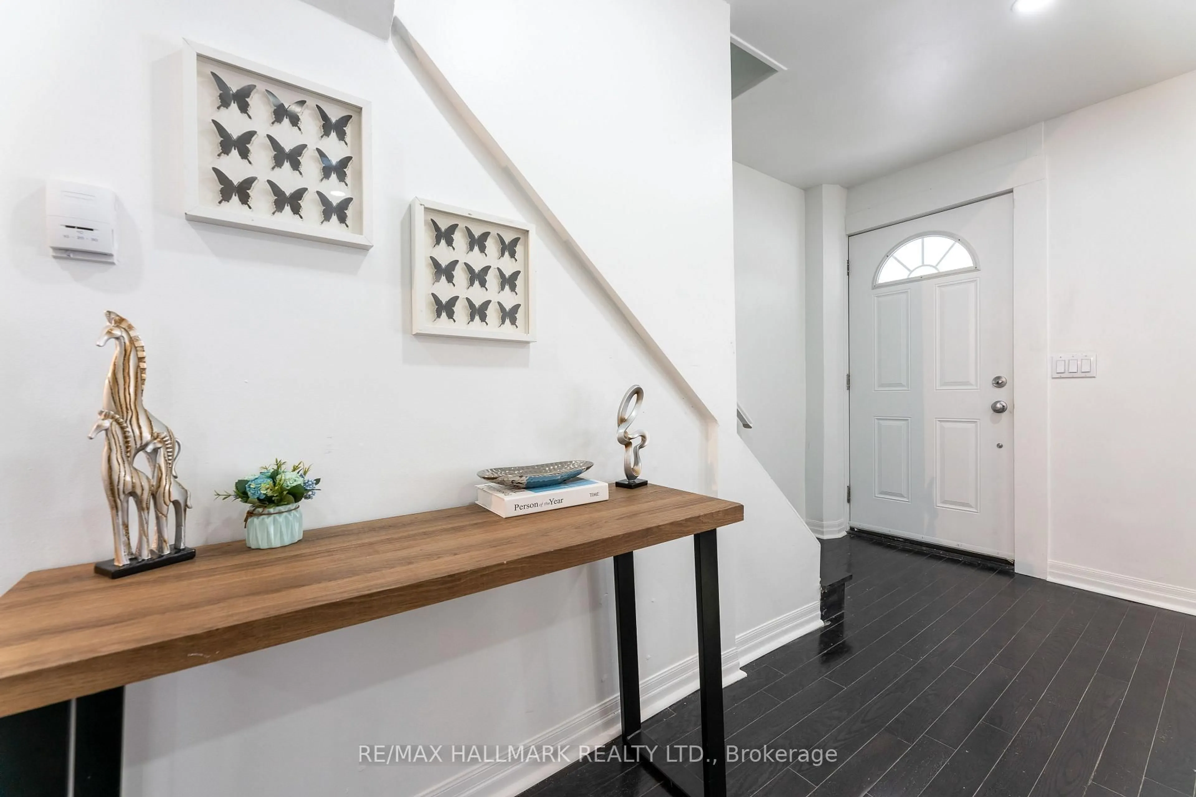 Indoor entryway for 106 Willow Ave, Toronto Ontario M4E 3K3