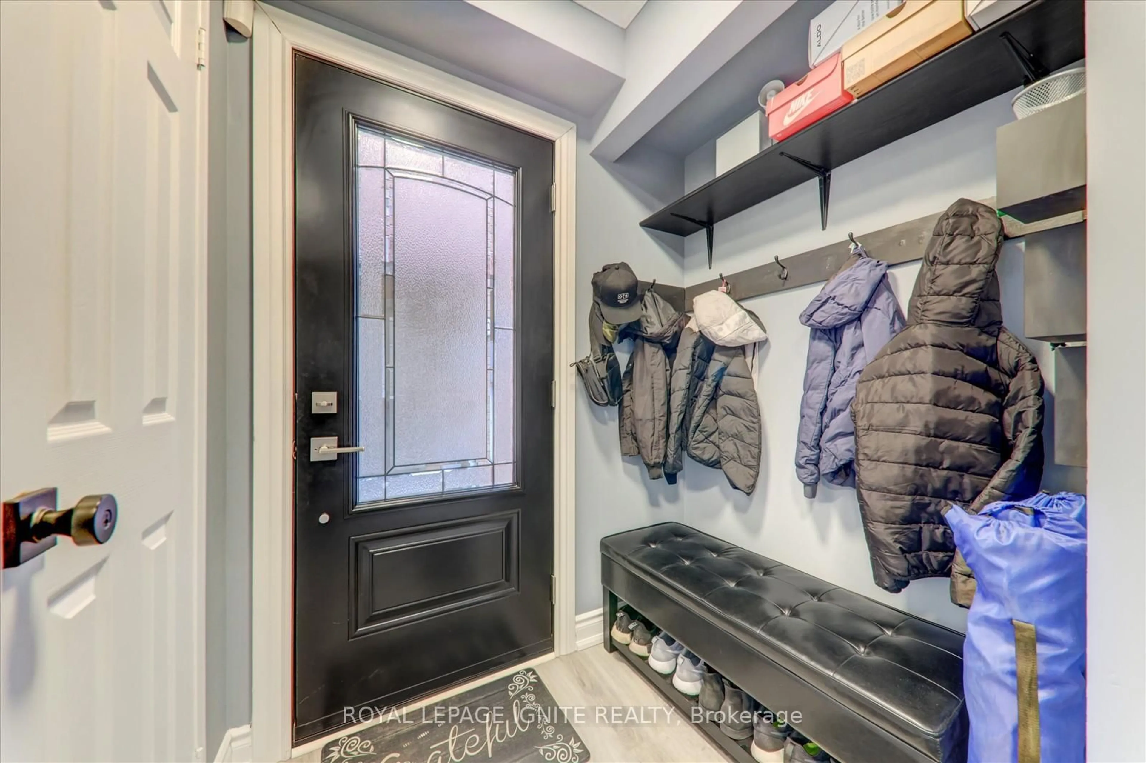 Indoor entryway for 9518 Sheppard Ave, Toronto Ontario M1B 5Z4