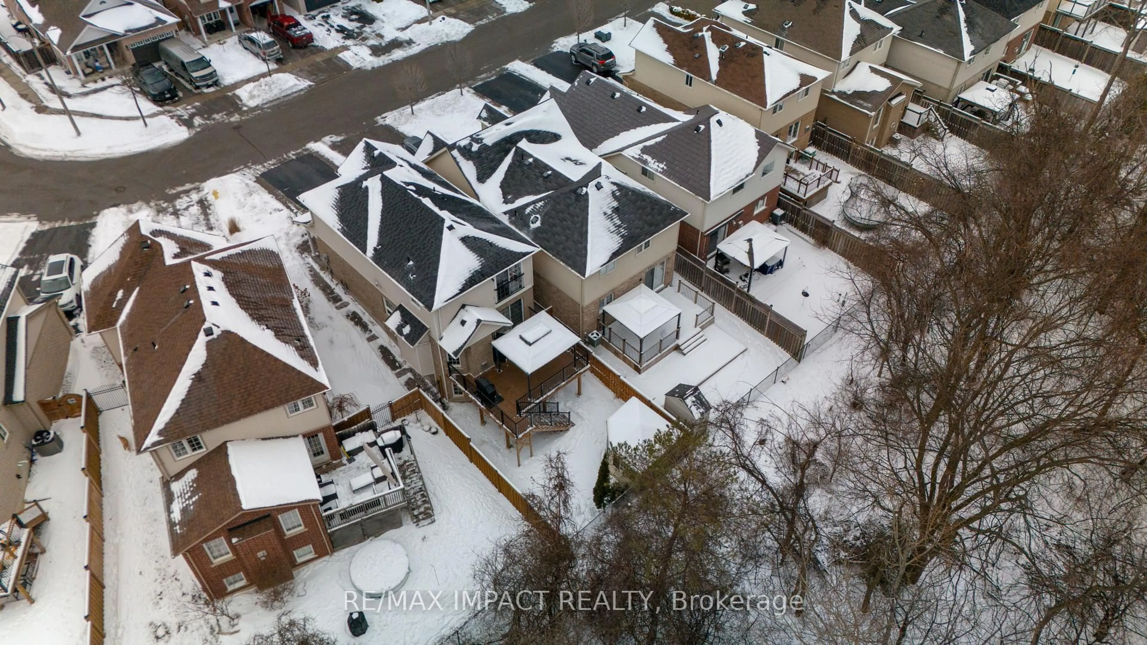 A pic from outside/outdoor area/front of a property/back of a property/a pic from drone, street for 1609 Northfield Ave, Oshawa Ontario L1K 0K9