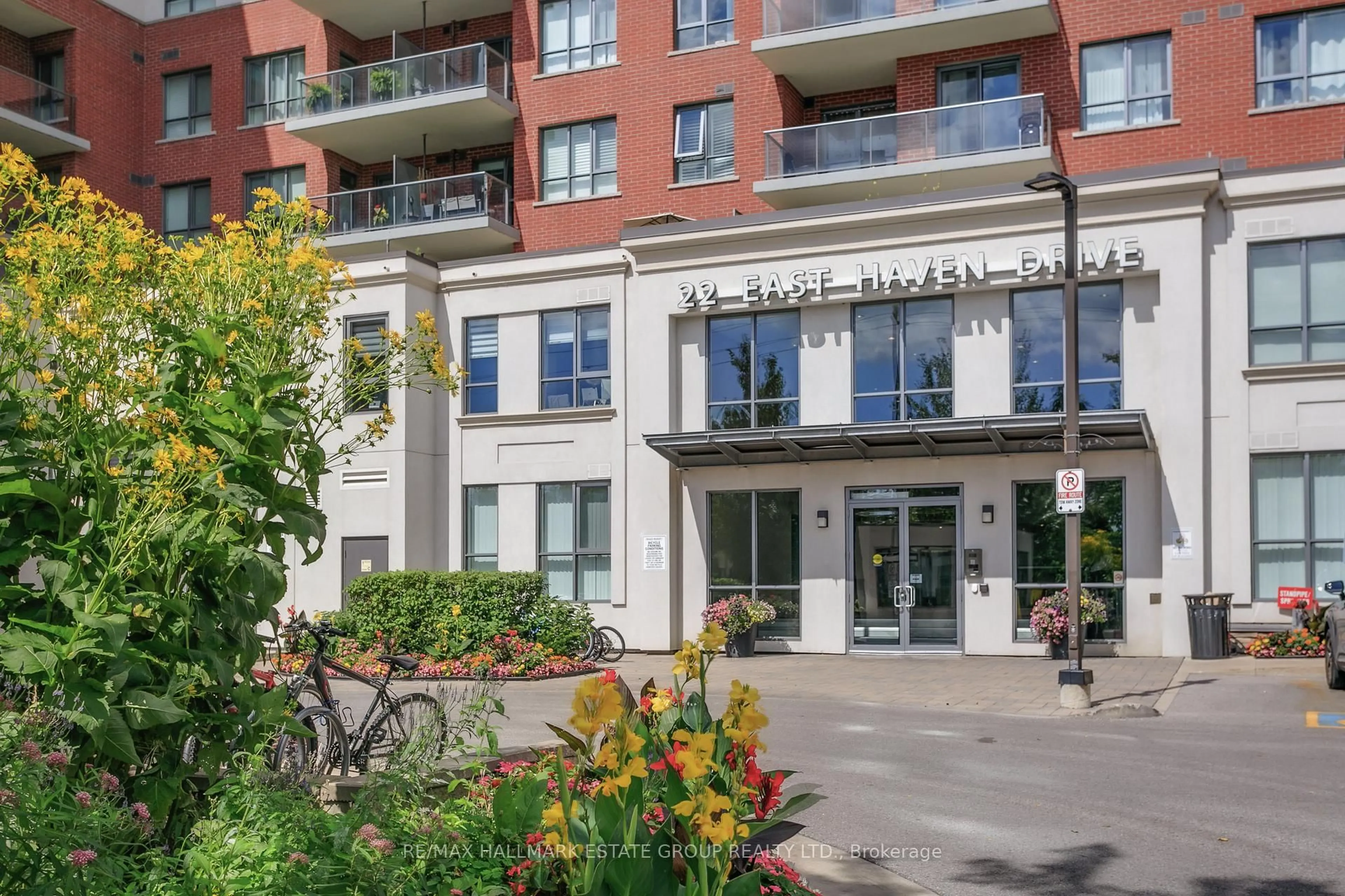 Patio, street for 22 East Haven Dr #PH6, Toronto Ontario M1N 0B4