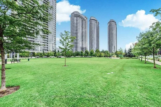 Primary image of 275 Village Green Sq Unit 2123
