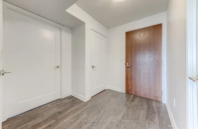 Additional image 32 of 275 Village Green Sq Unit 2123