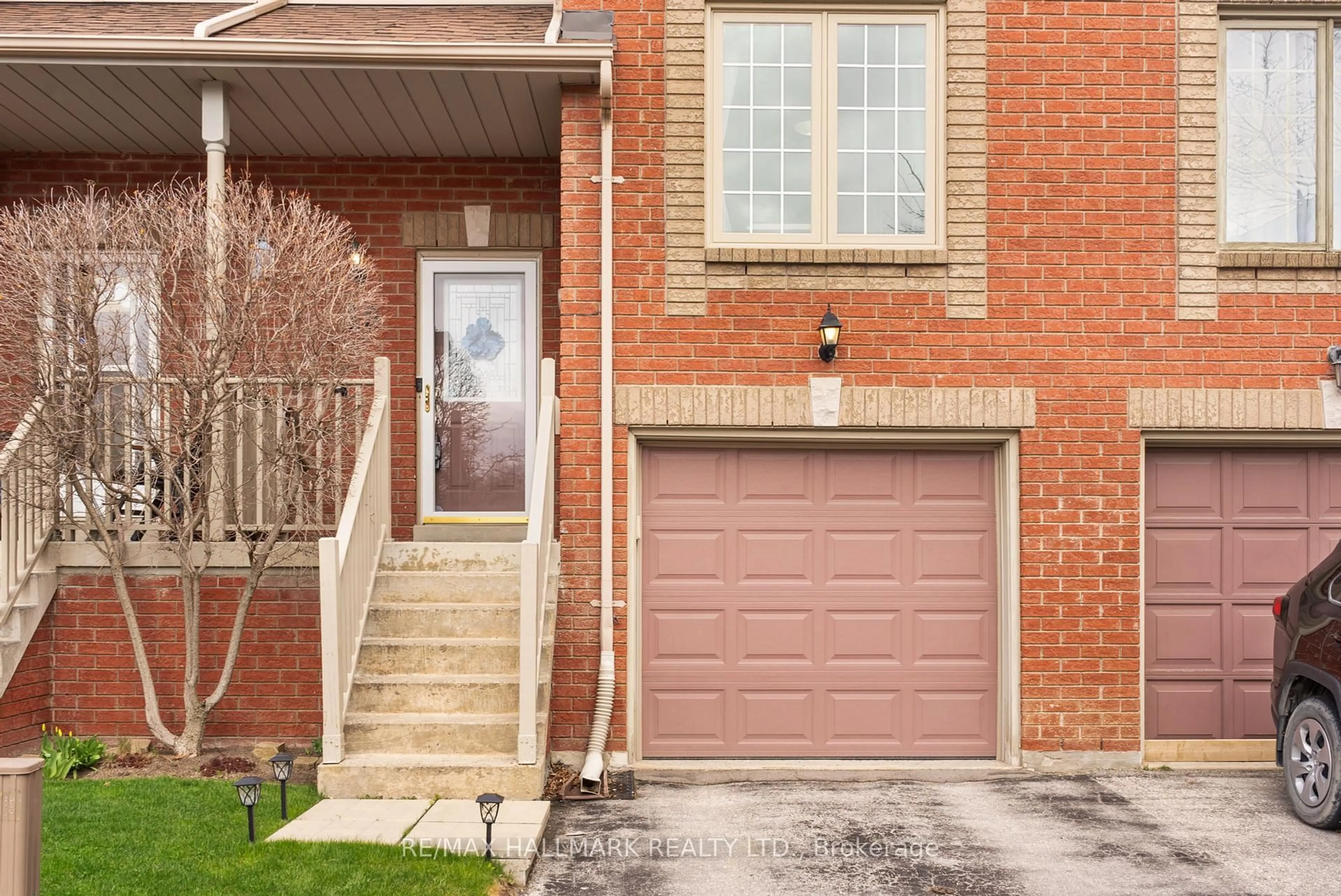 Home with brick exterior material, street for 1867 Kingston Rd #18, Pickering Ontario L1V 1C9