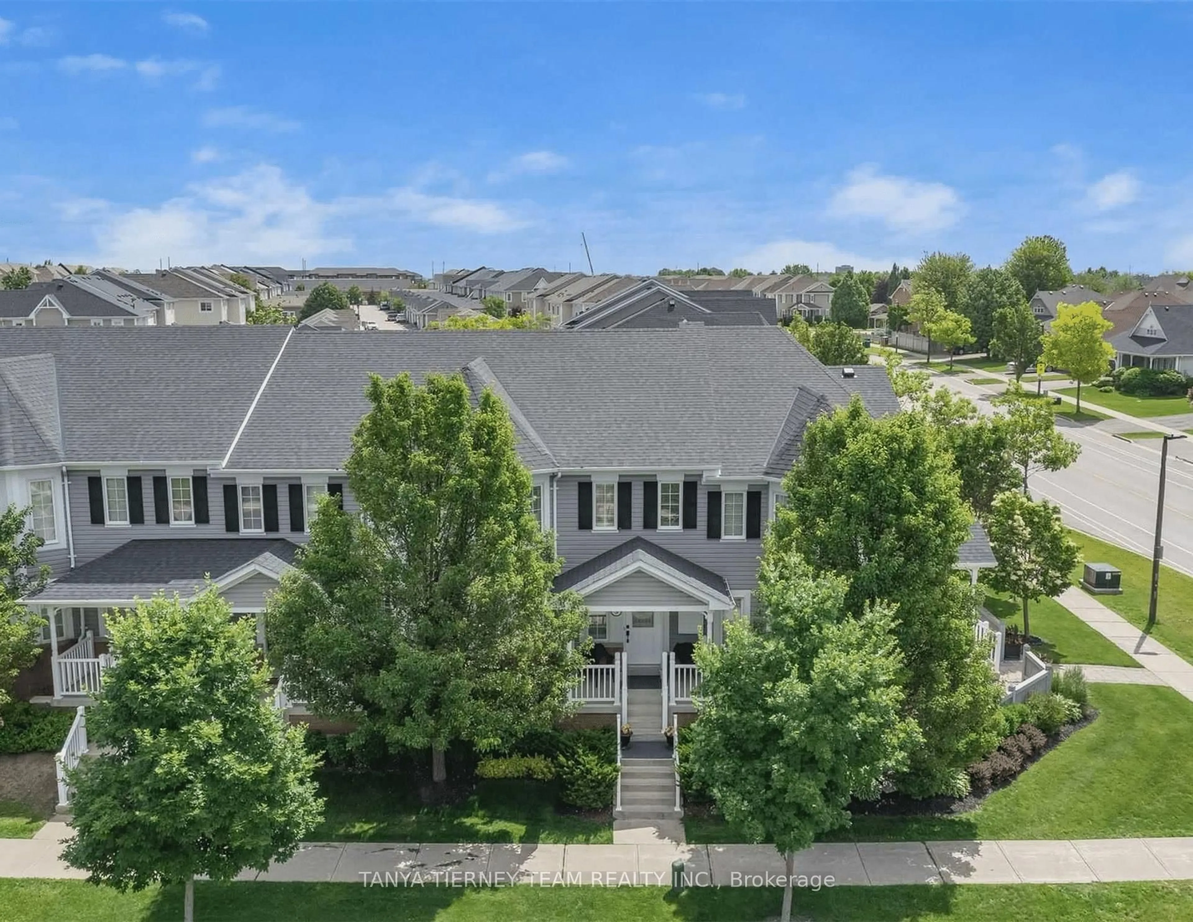 A pic from outside/outdoor area/front of a property/back of a property/a pic from drone, unknown for 3 Croxall Blvd, Whitby Ontario L1M 0E6
