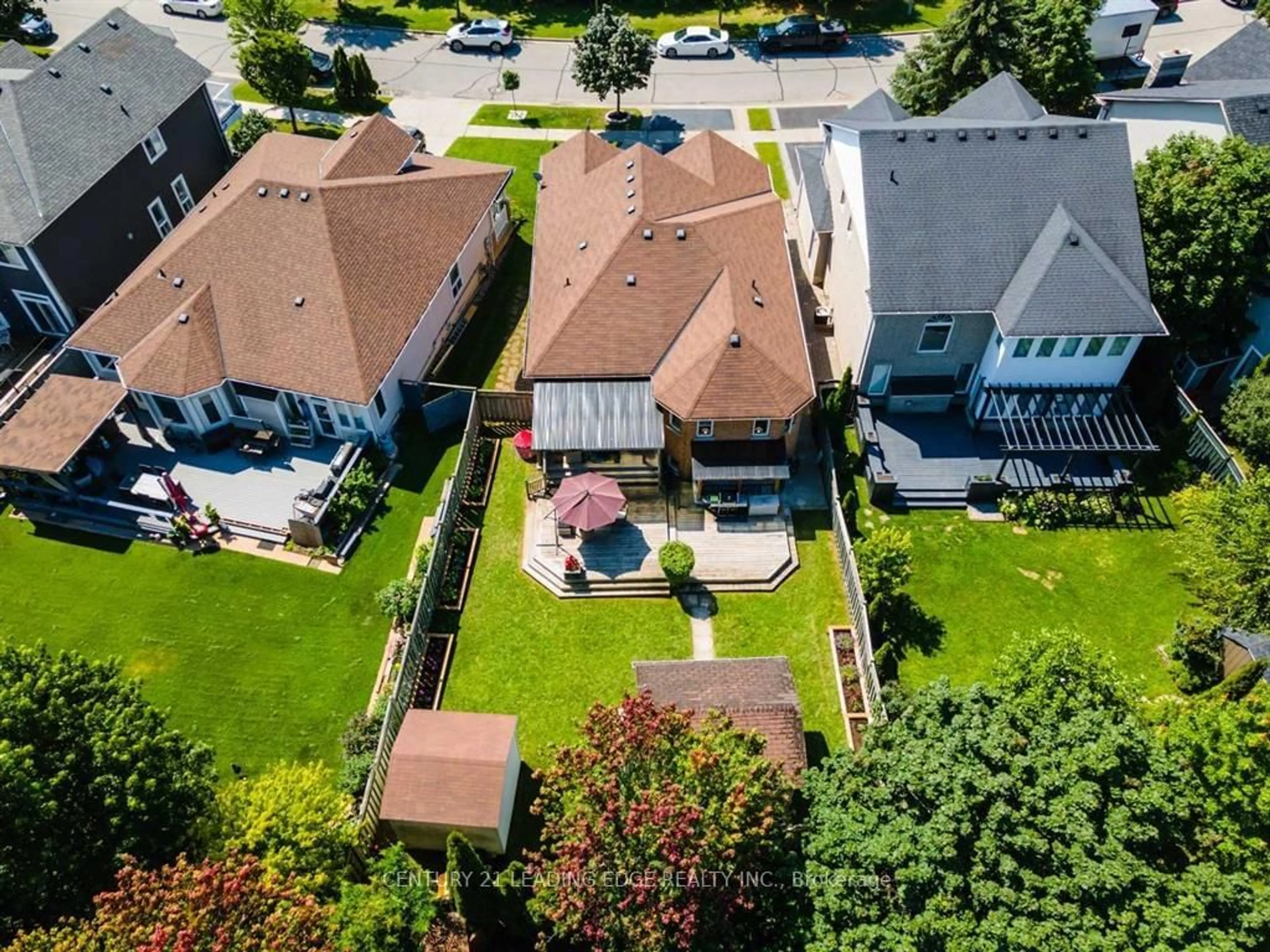 A pic from outside/outdoor area/front of a property/back of a property/a pic from drone, street for 30 Amanda Ave, Whitby Ontario L1M 1K4
