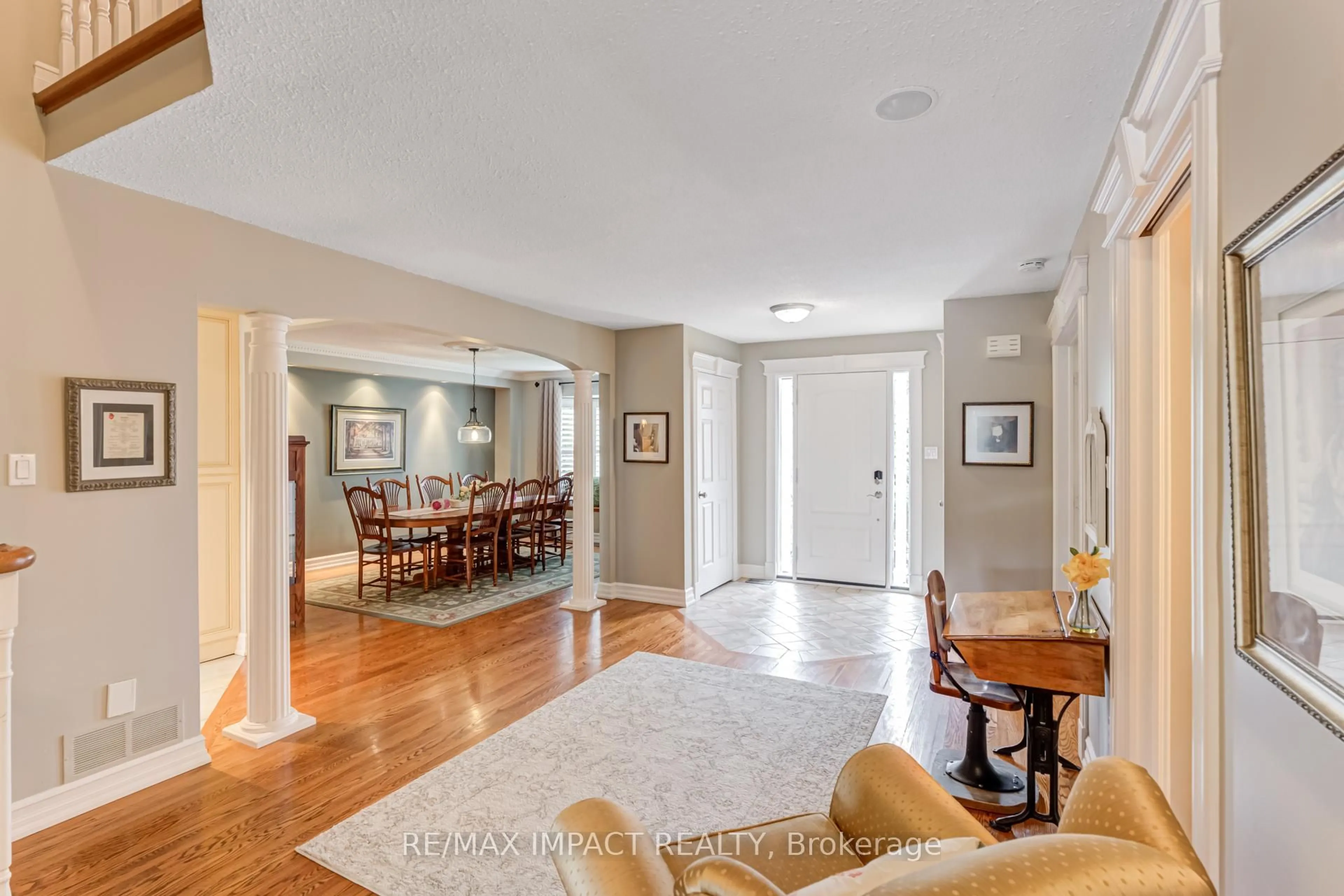 Indoor entryway for 6 Longford Crt, Whitby Ontario L1R 1C6