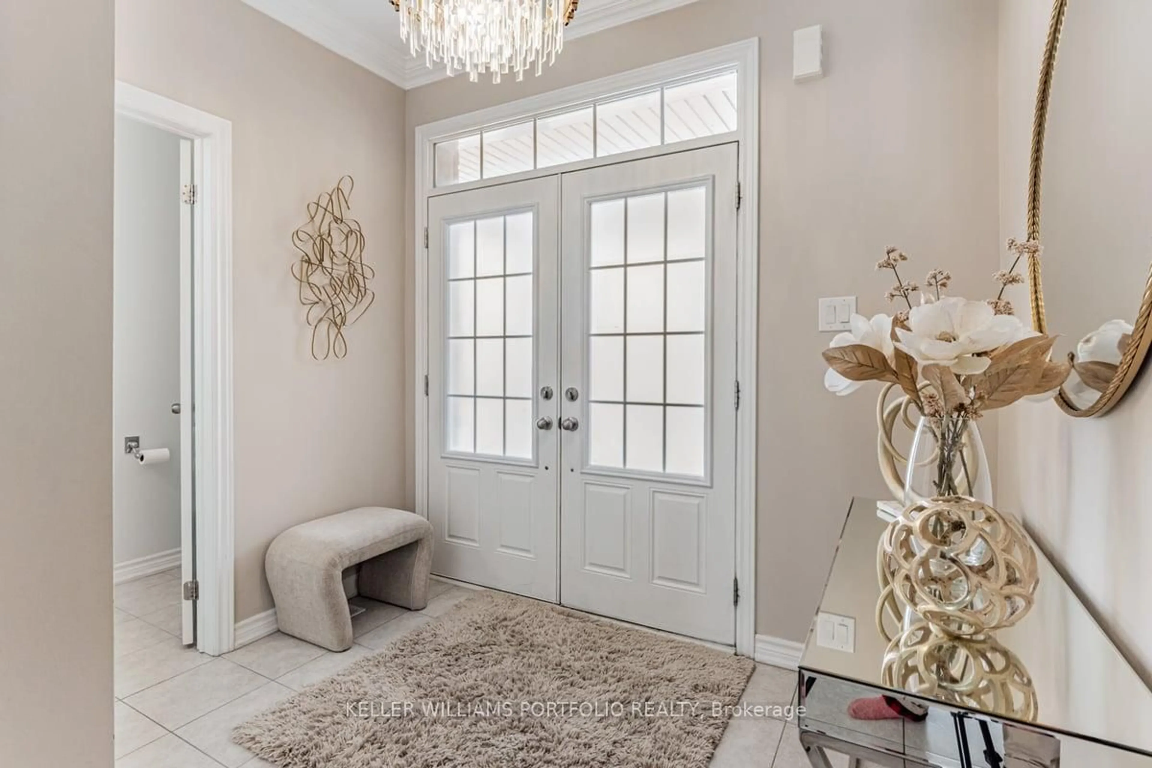 Indoor entryway for 42 Willoughby Pl, Clarington Ontario L1C 0W4