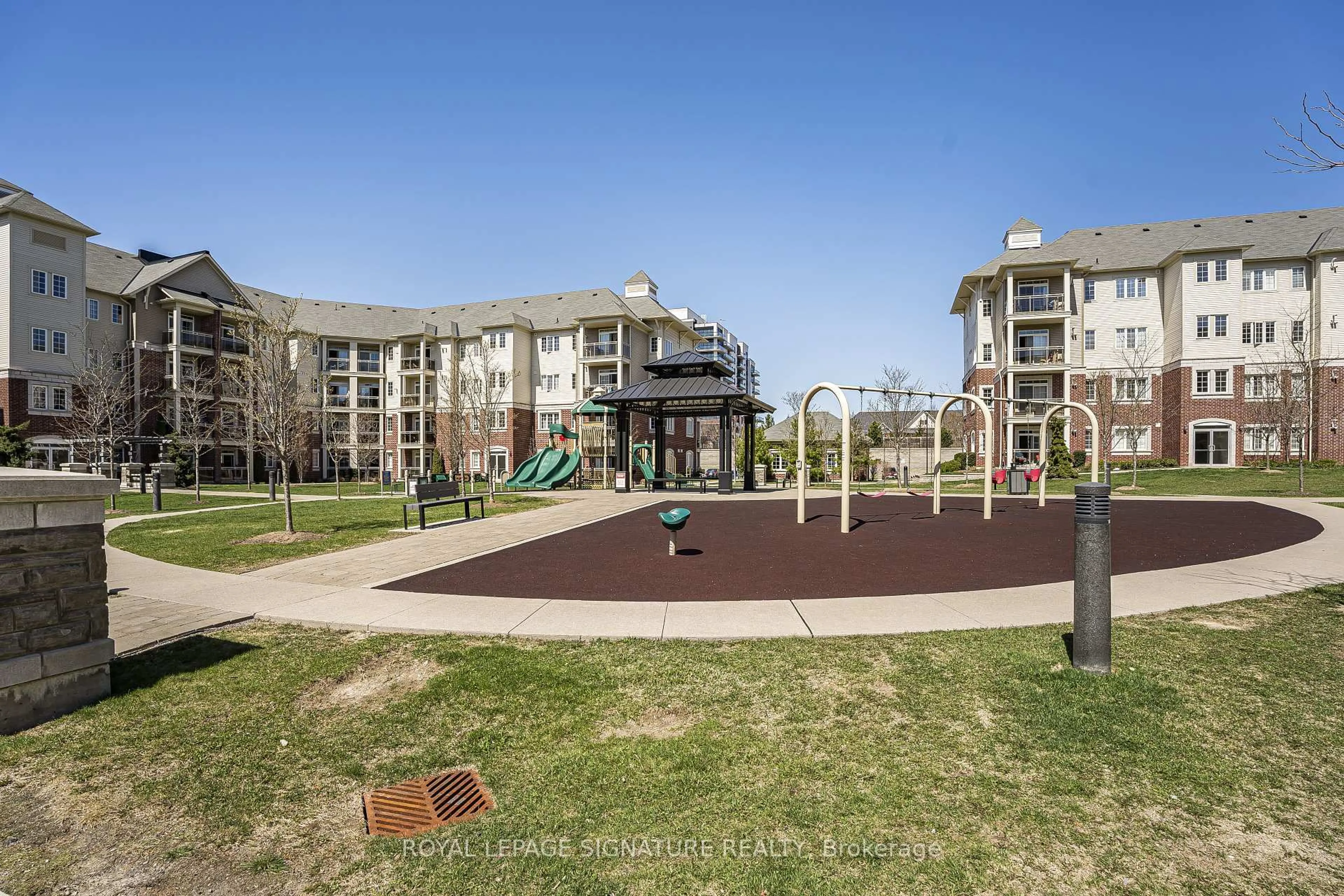 Patio, unknown for 84 Aspen Springs Dr #227, Clarington Ontario L1C 0V3
