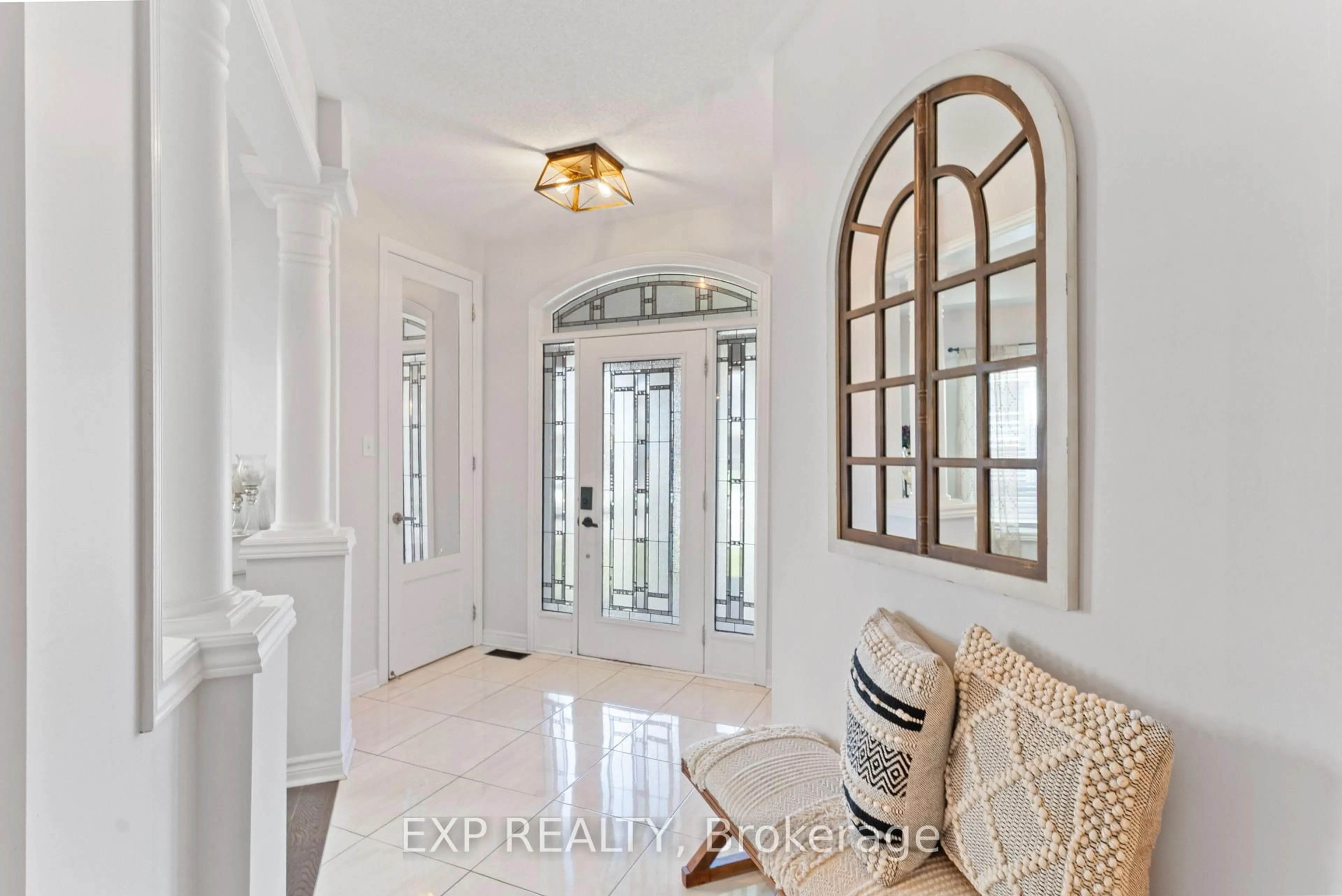 Indoor entryway for 193 Kenneth Cole Dr, Clarington Ontario L1C 0S6