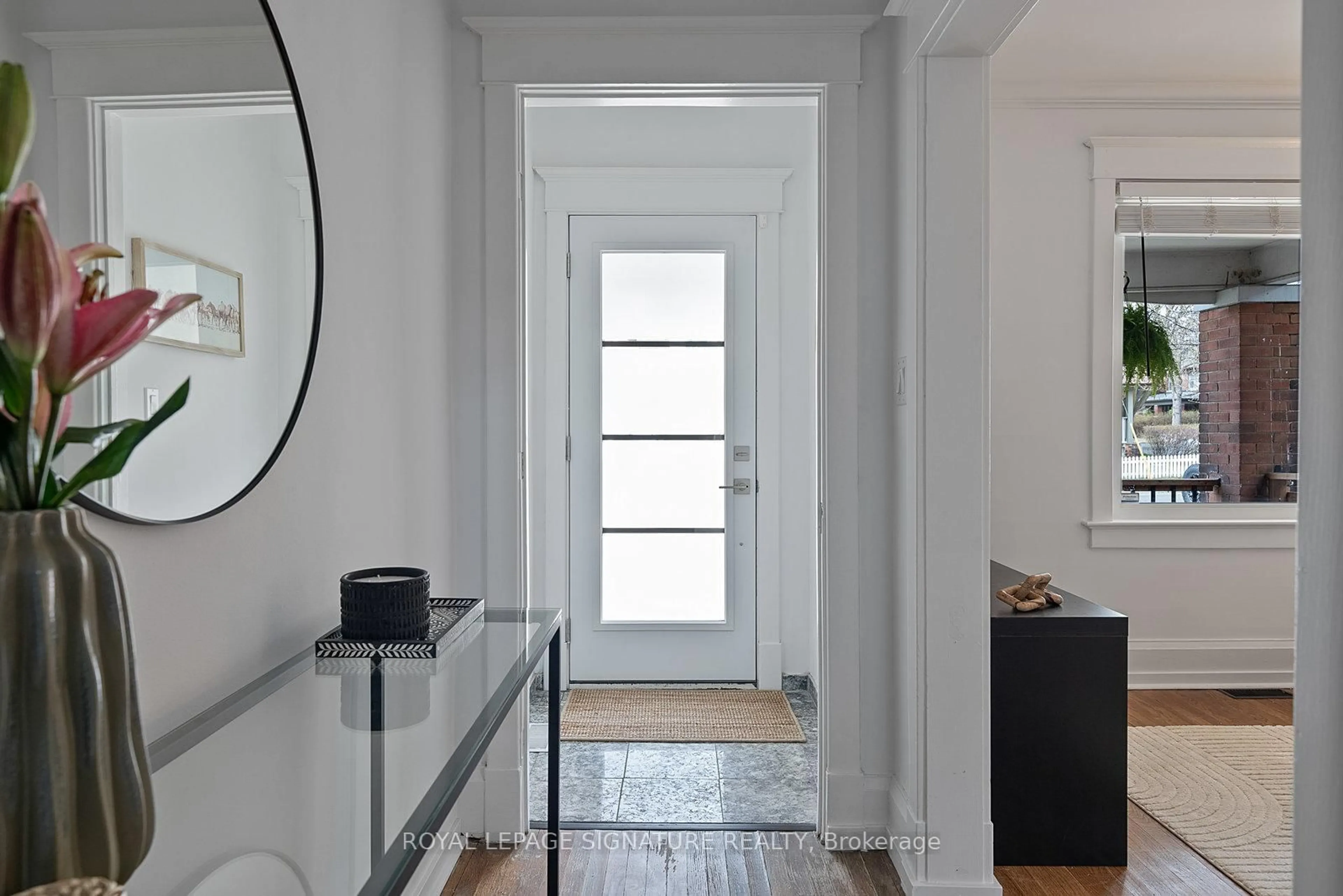 Indoor entryway for 2043 Gerrard St, Toronto Ontario M4E 2B3