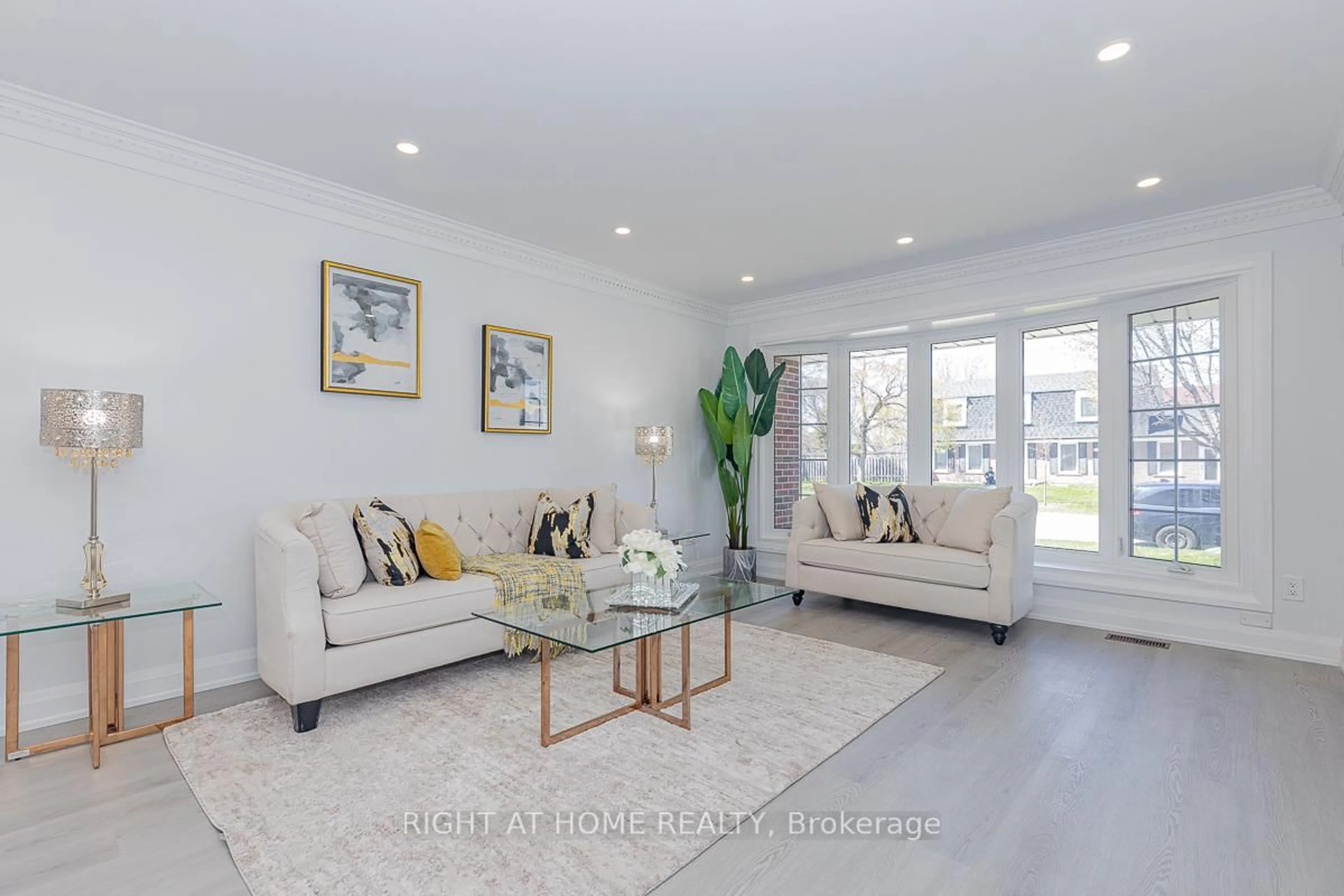 Living room with furniture, unknown for 3 Glendower Crct, Toronto Ontario M1T 2Y9