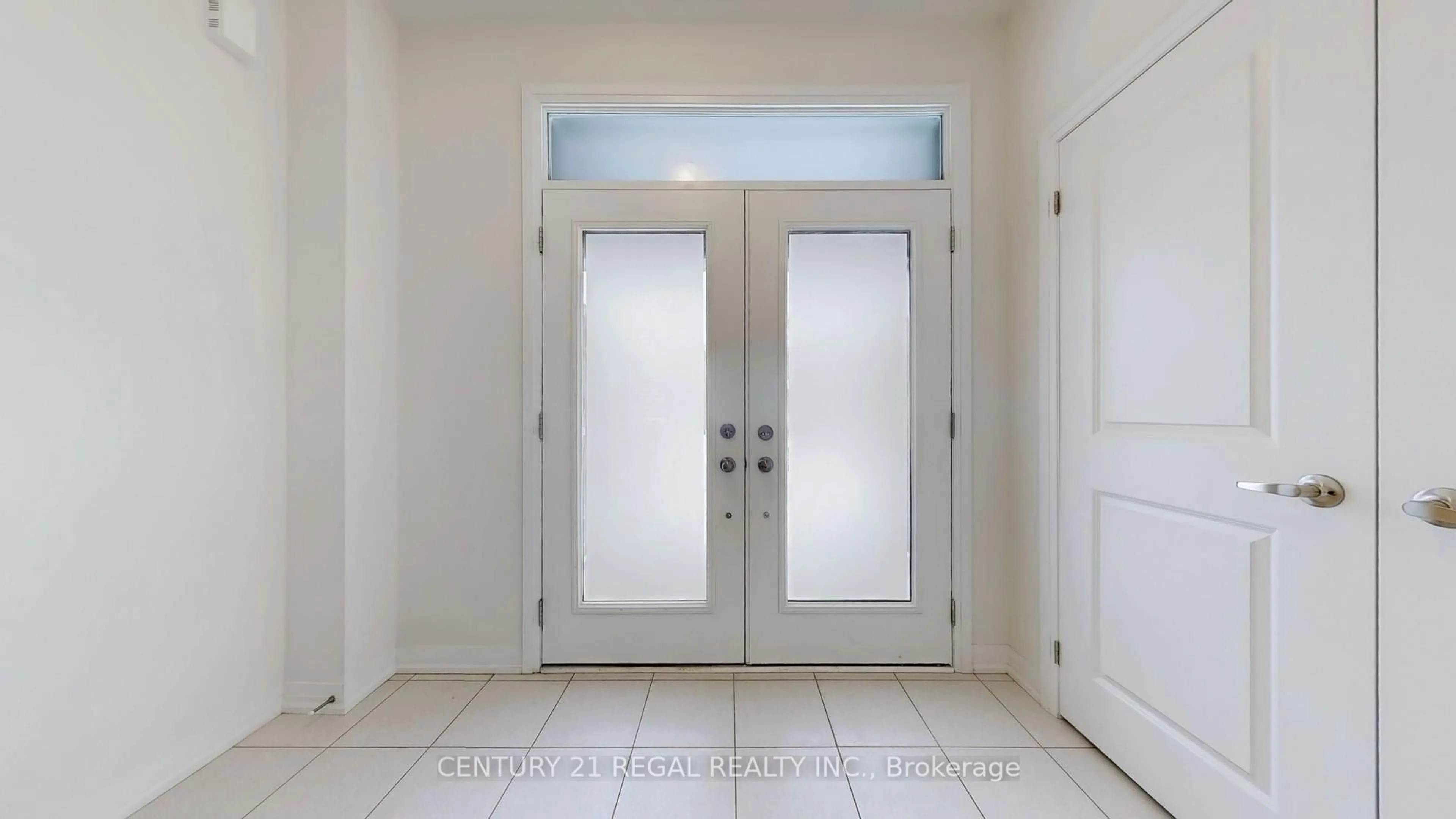 Indoor entryway for 1059 Cameo St, Pickering Ontario L1X 0G3
