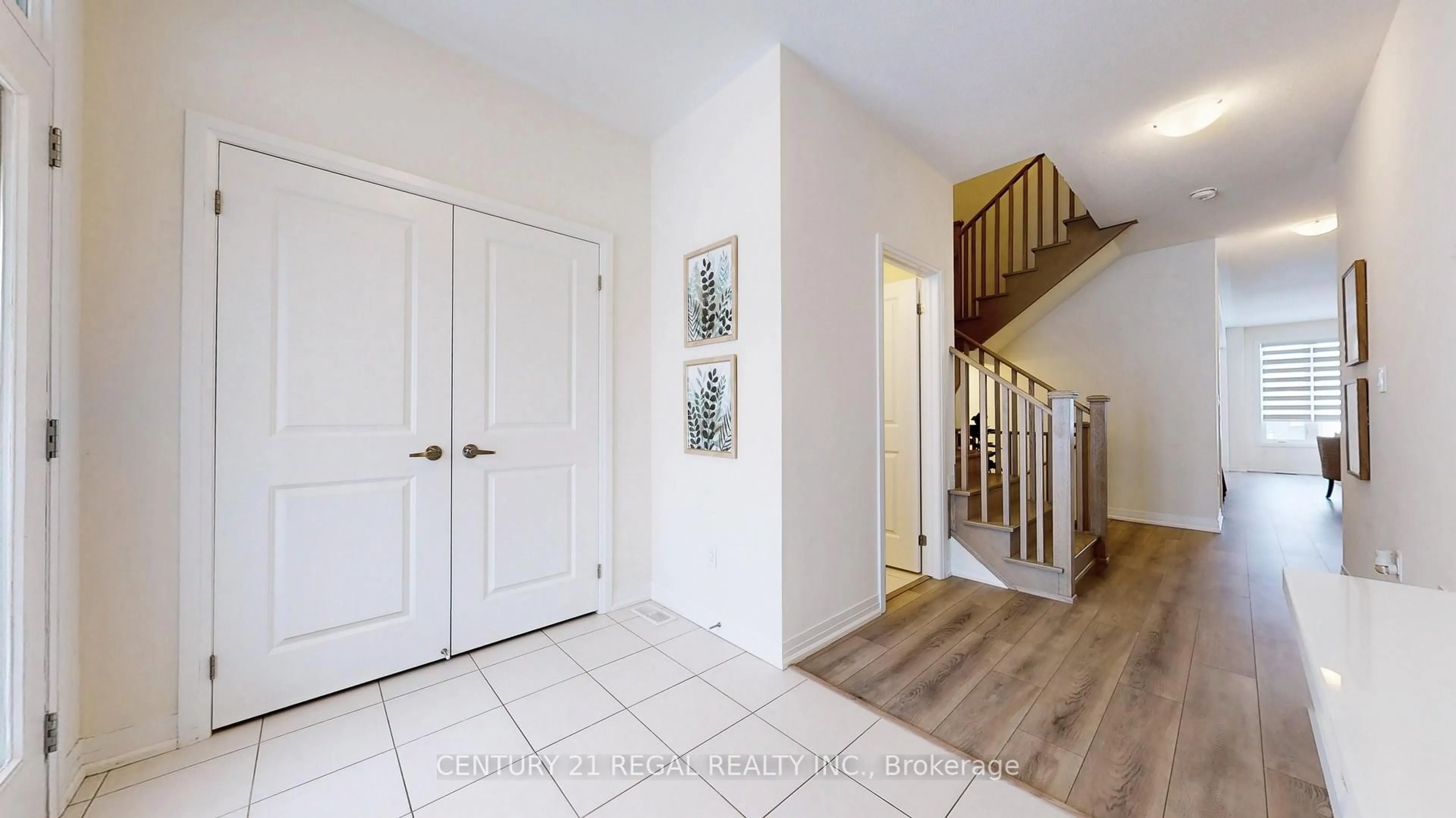 Indoor entryway for 1059 Cameo St, Pickering Ontario L1X 0G3