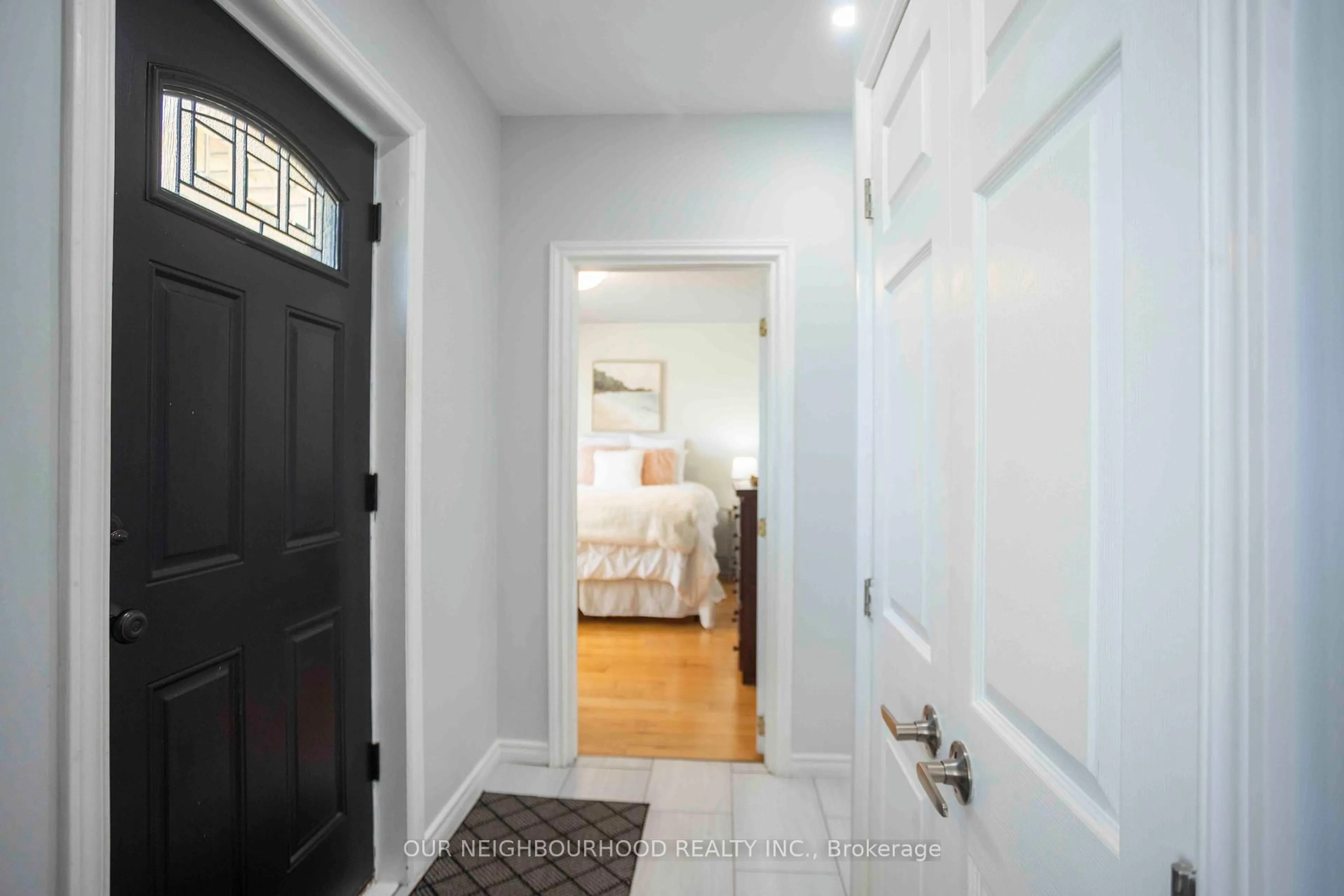 Indoor entryway for 442 Ridgeway Ave, Oshawa Ontario L1J 2V7