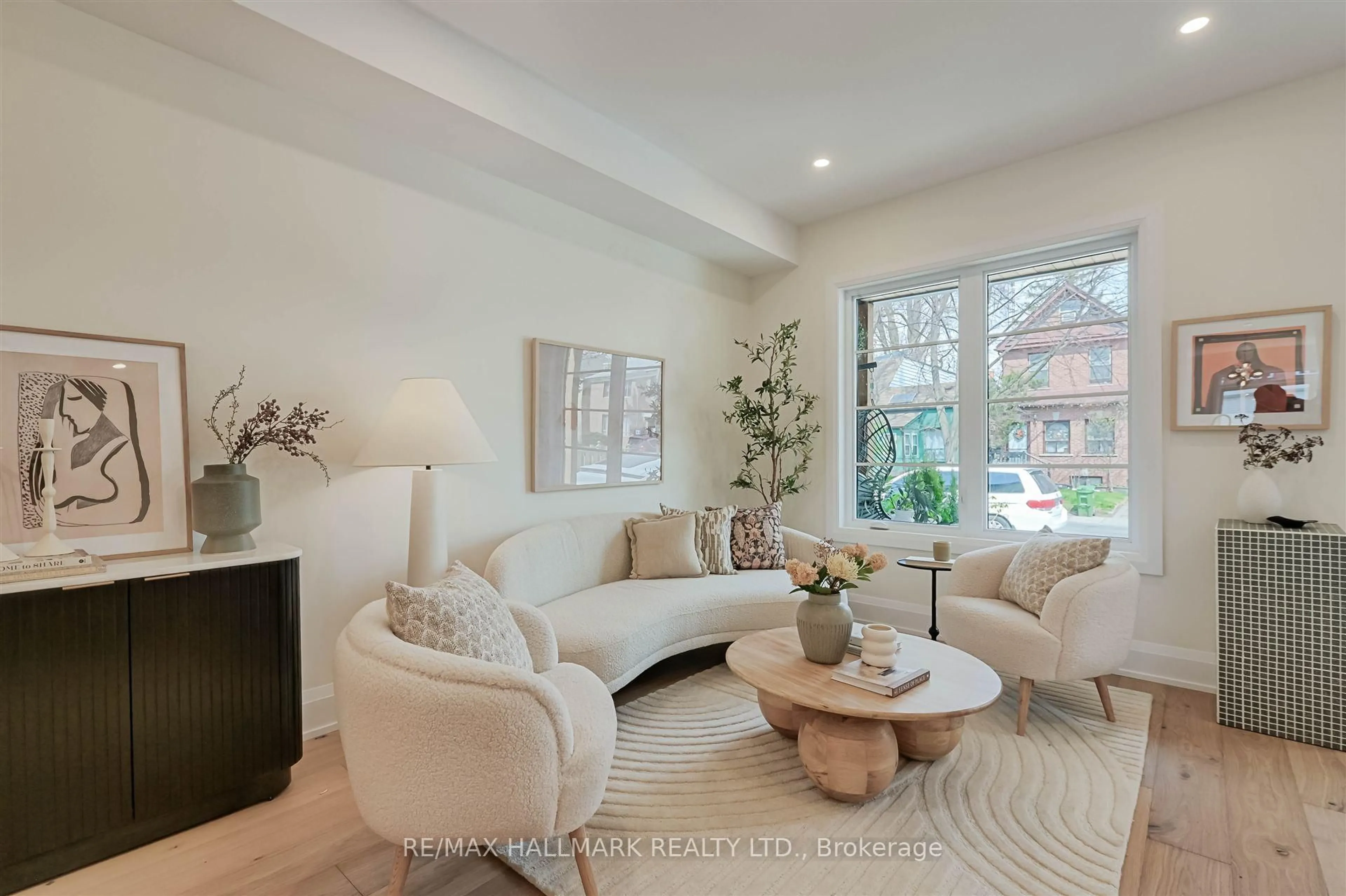 Living room with furniture, unknown for 139 Hazelwood Ave, Toronto Ontario M4J 1K4