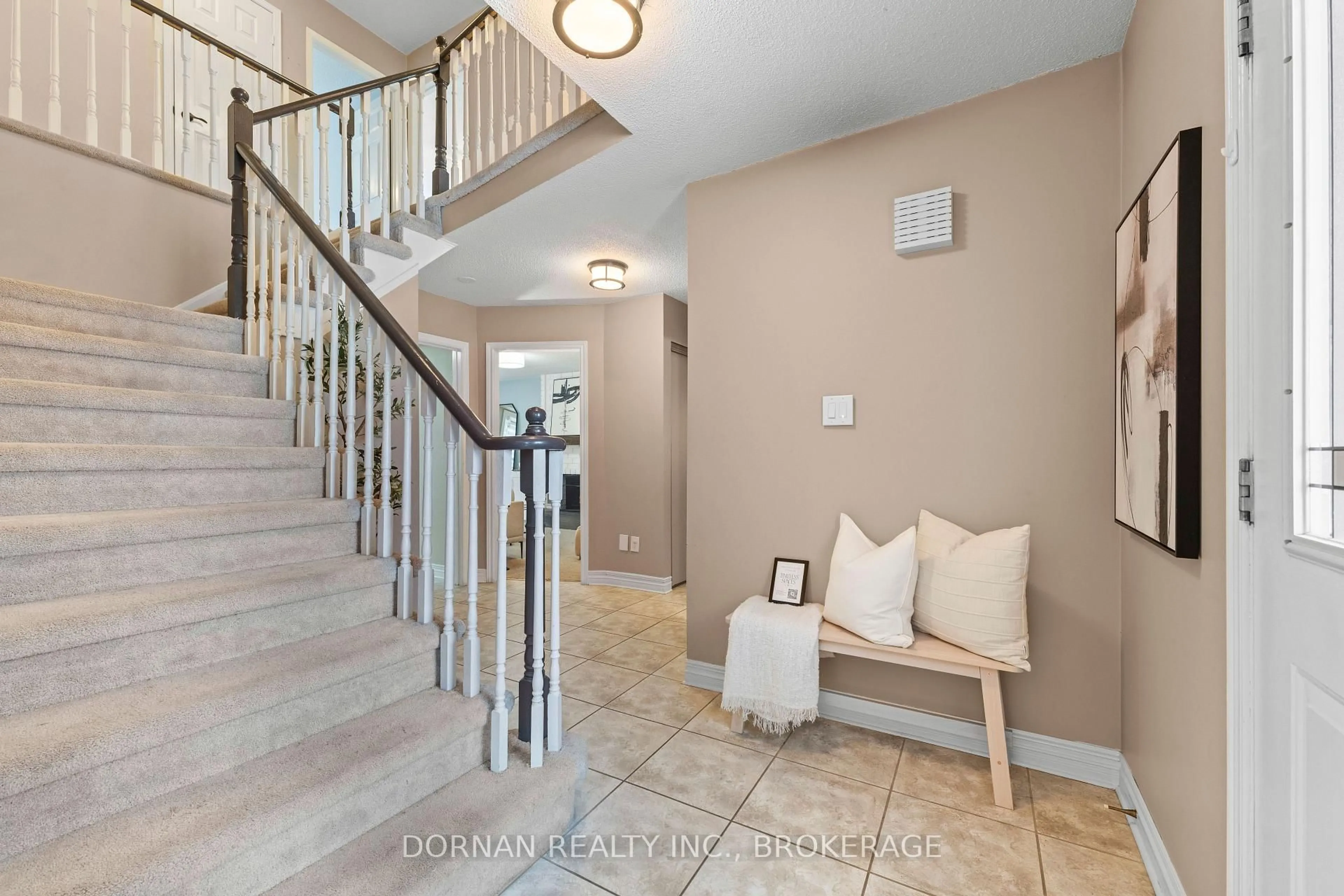 Indoor entryway for 885 Corbetts Rd, Oshawa Ontario L1K 2E1