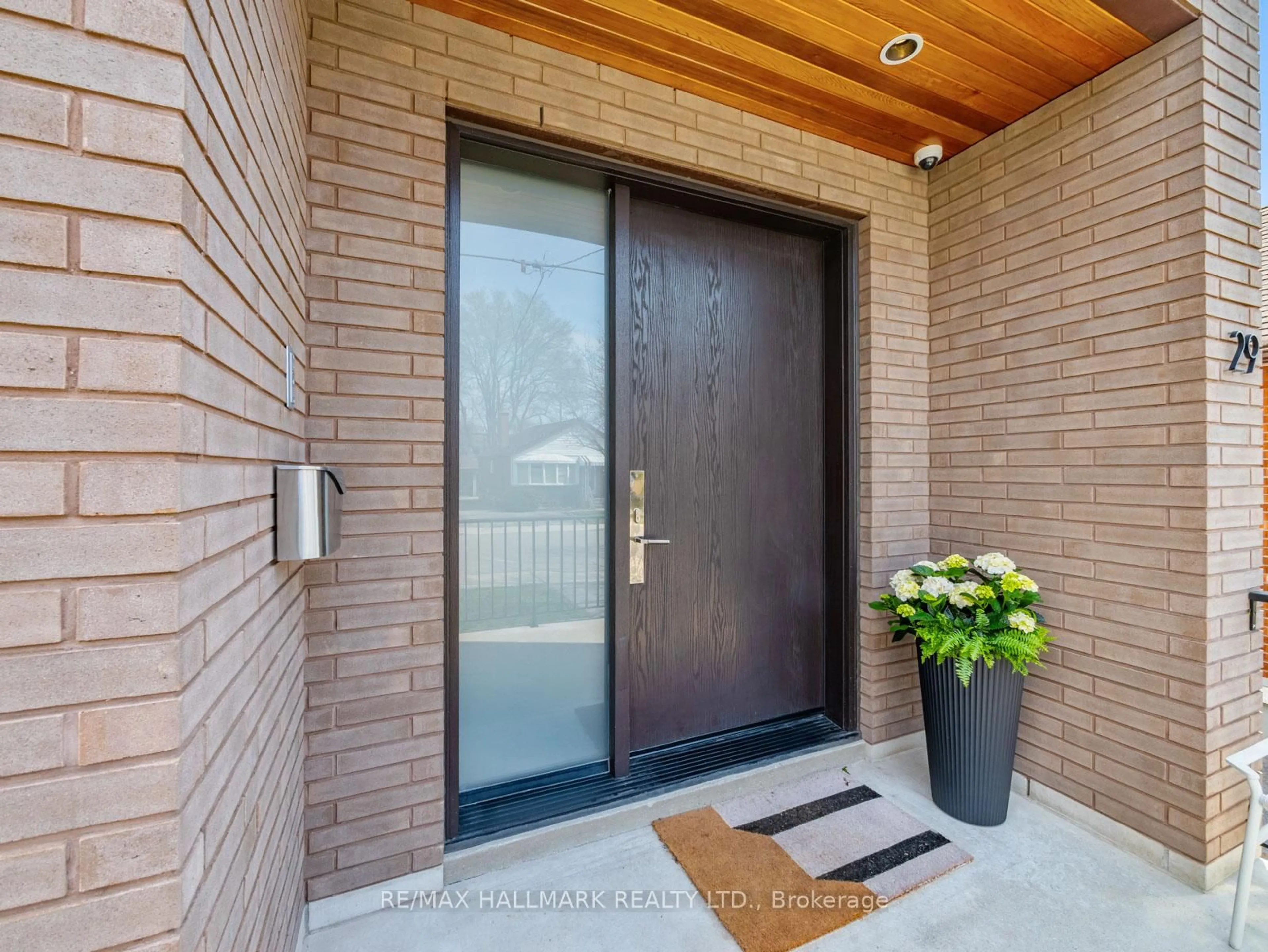 Indoor entryway for 29 Treadway Blvd, Toronto Ontario M4C 3H6