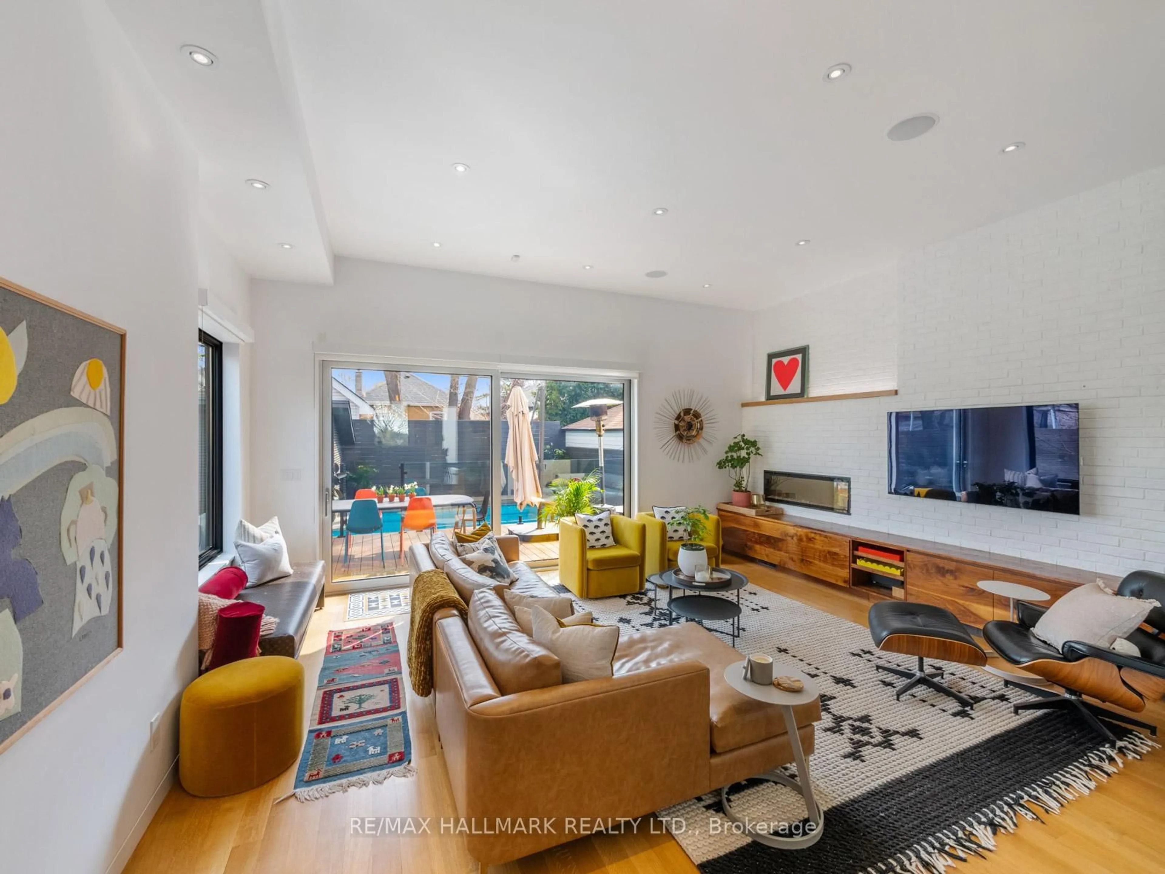 Living room with furniture, wood/laminate floor for 29 Treadway Blvd, Toronto Ontario M4C 3H6