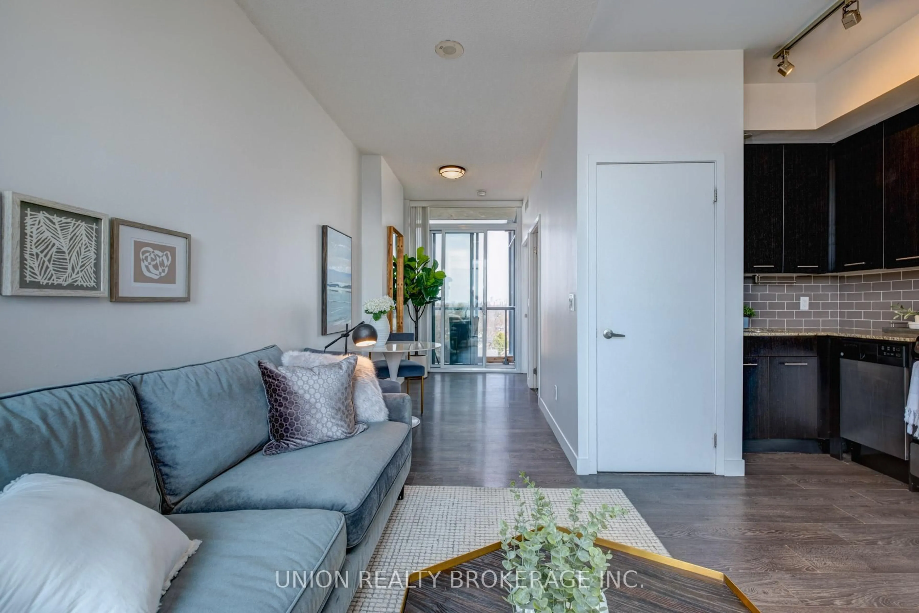 Indoor entryway for 2055 Danforth Ave #802, Toronto Ontario M4C 1J8
