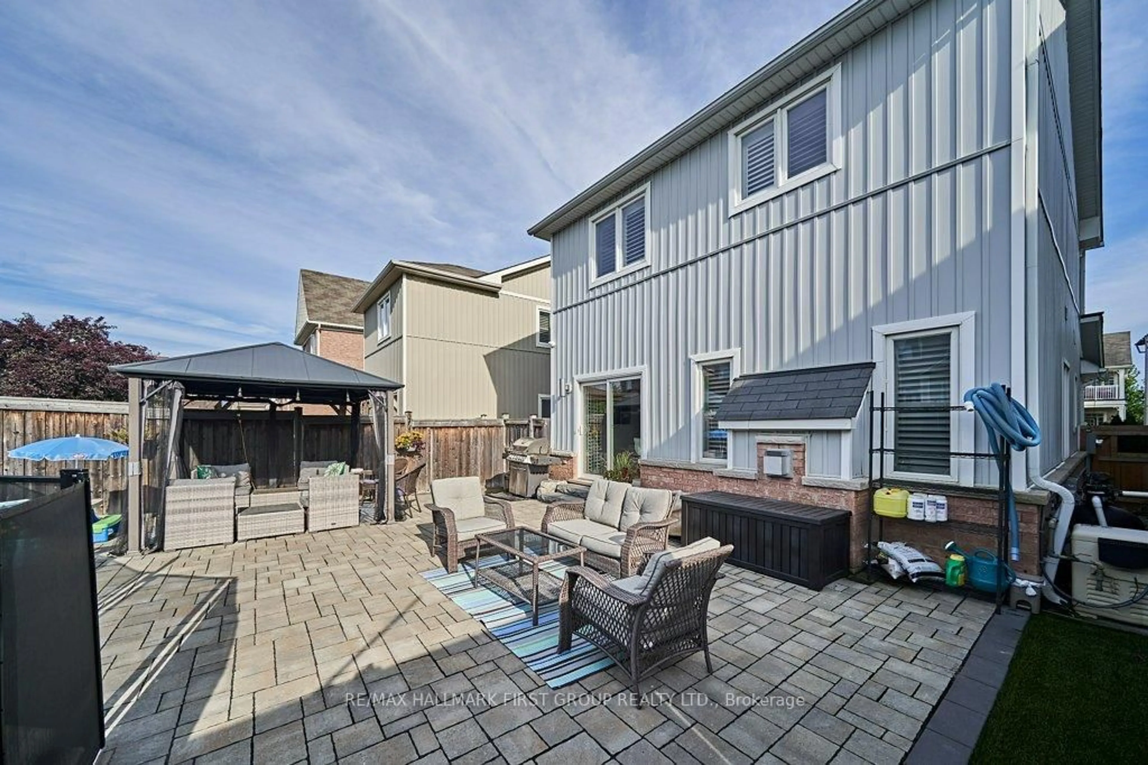 Patio, street for 6 Mildenhall Pl, Whitby Ontario L1M 0C9