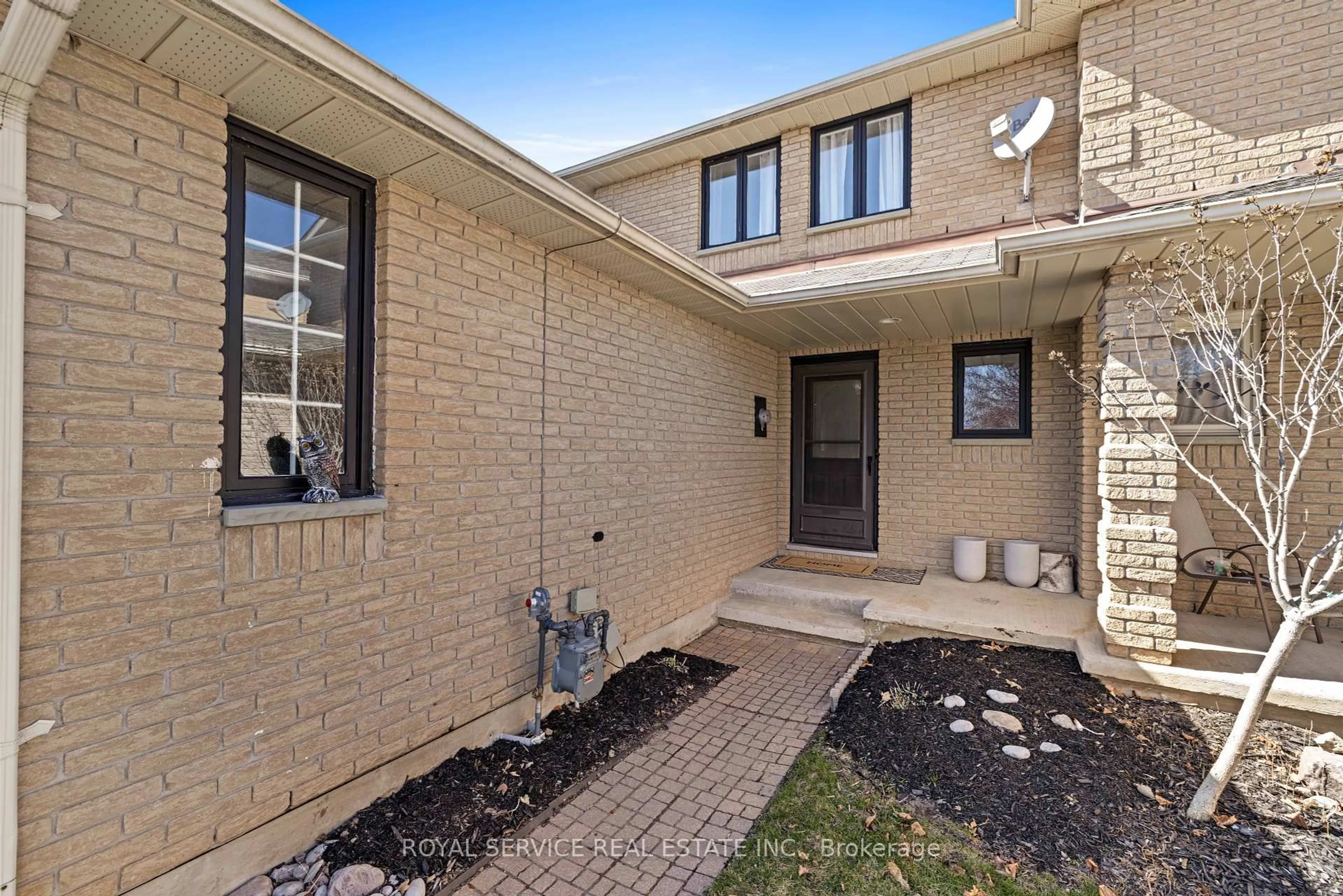 Home with brick exterior material, street for 45 Short Cres, Clarington Ontario L1E 2Z5