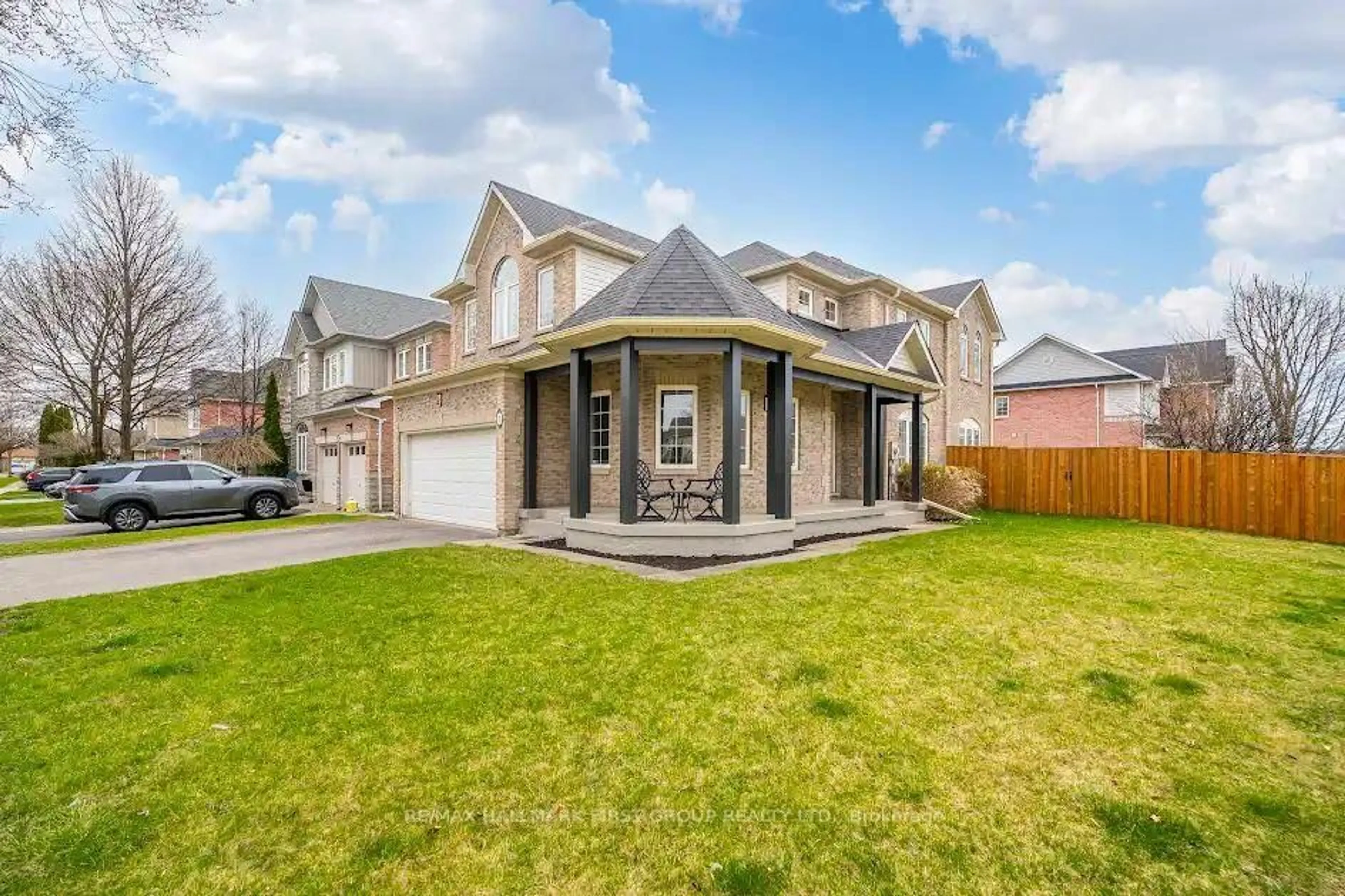 Unknown for 15 Somerset St, Whitby Ontario L1P 1P5