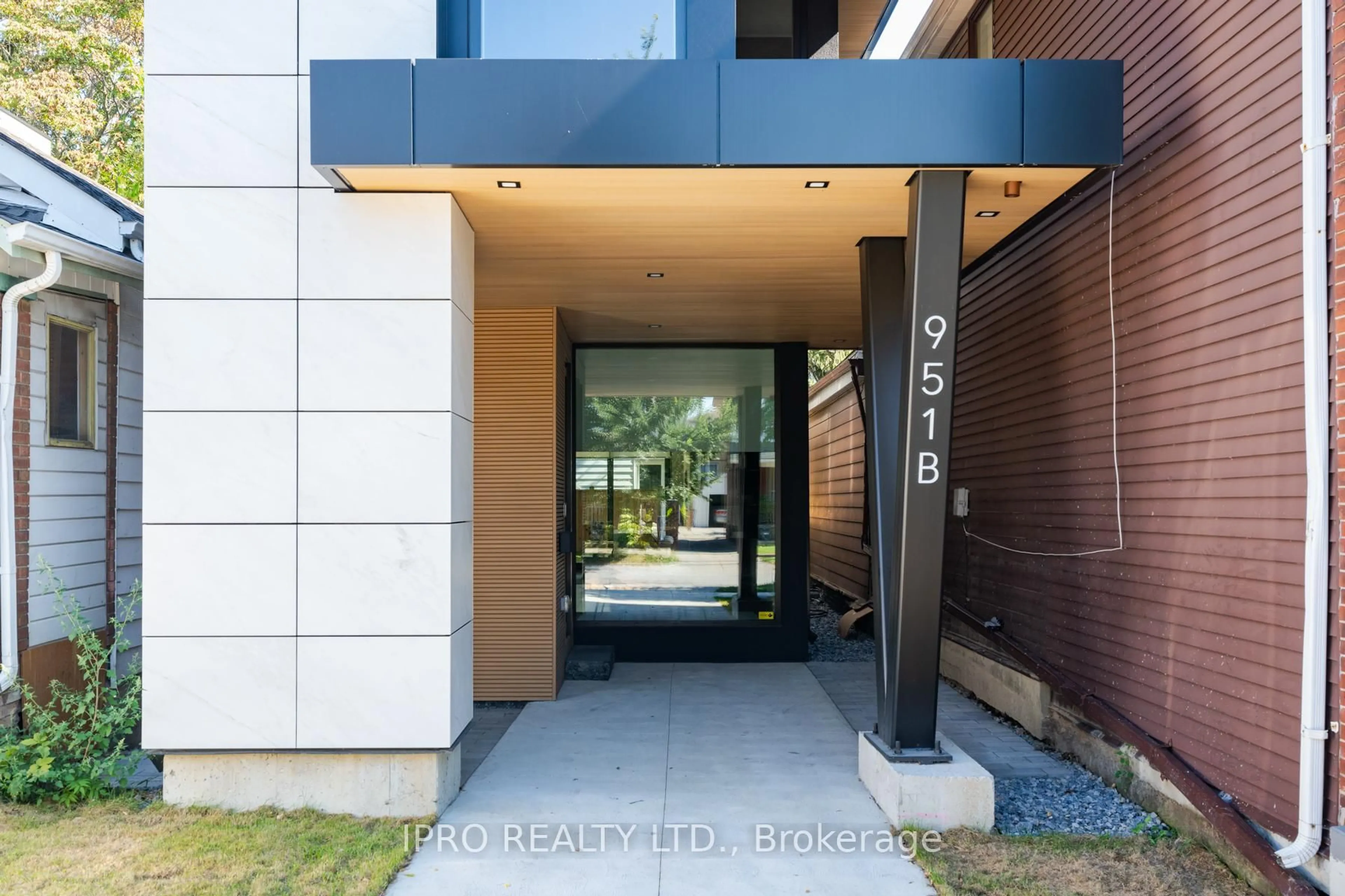 Indoor entryway for 951B Greenwood Ave, Toronto Ontario M4J 4C6