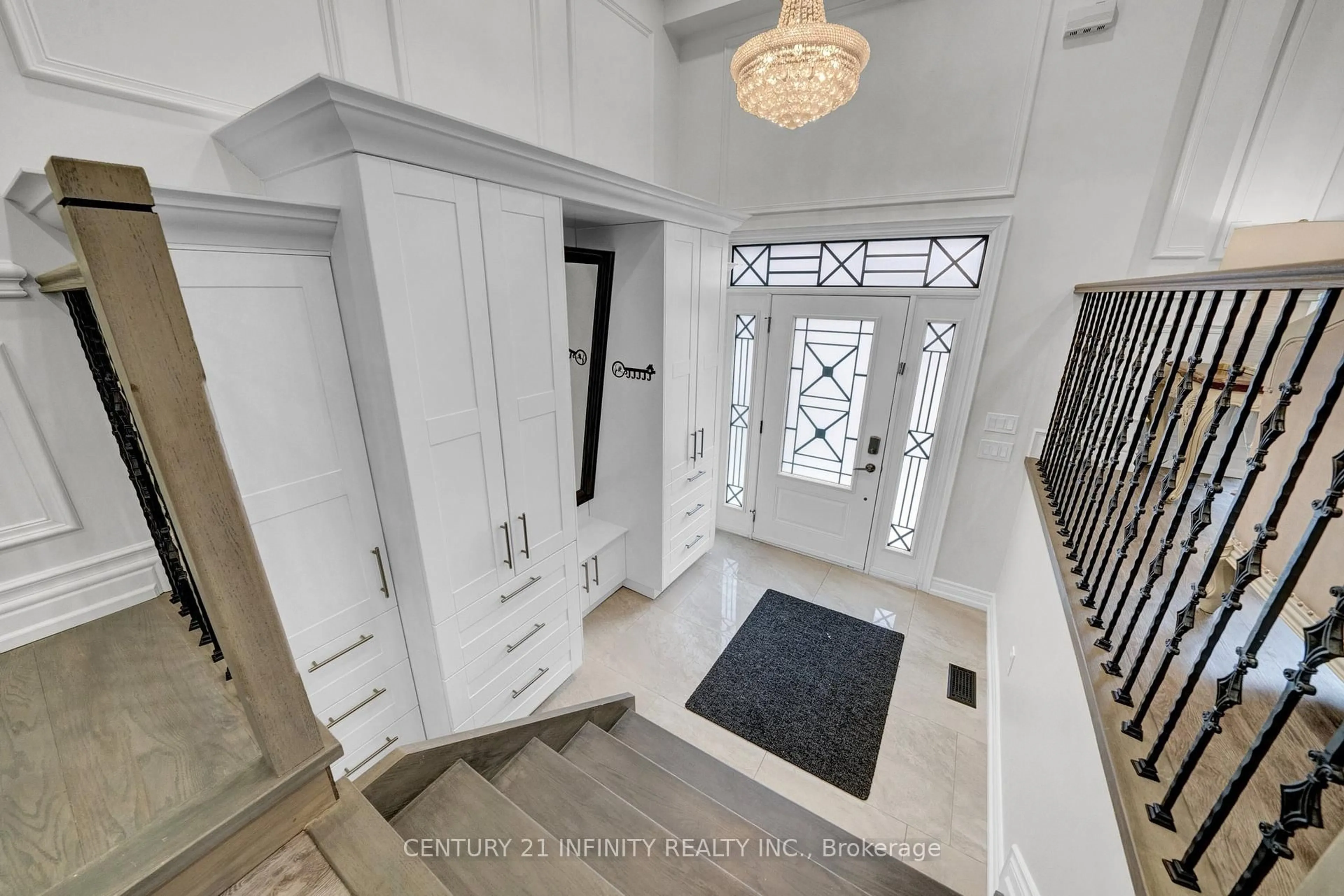 Indoor entryway for 1559 Marshcourt Dr, Pickering Ontario L1V 6G2
