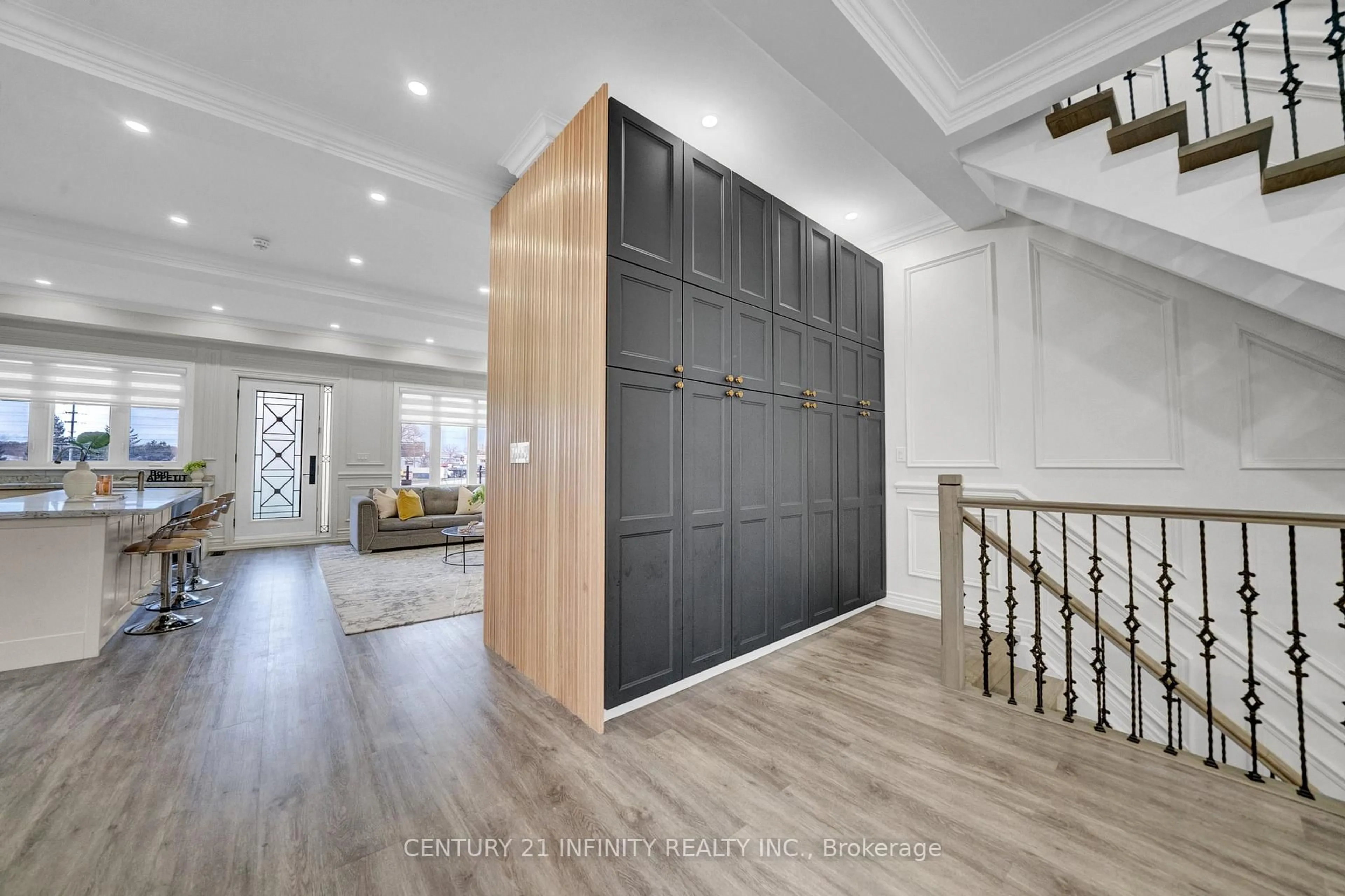 Indoor foyer for 1559 Marshcourt Dr, Pickering Ontario L1V 6G2