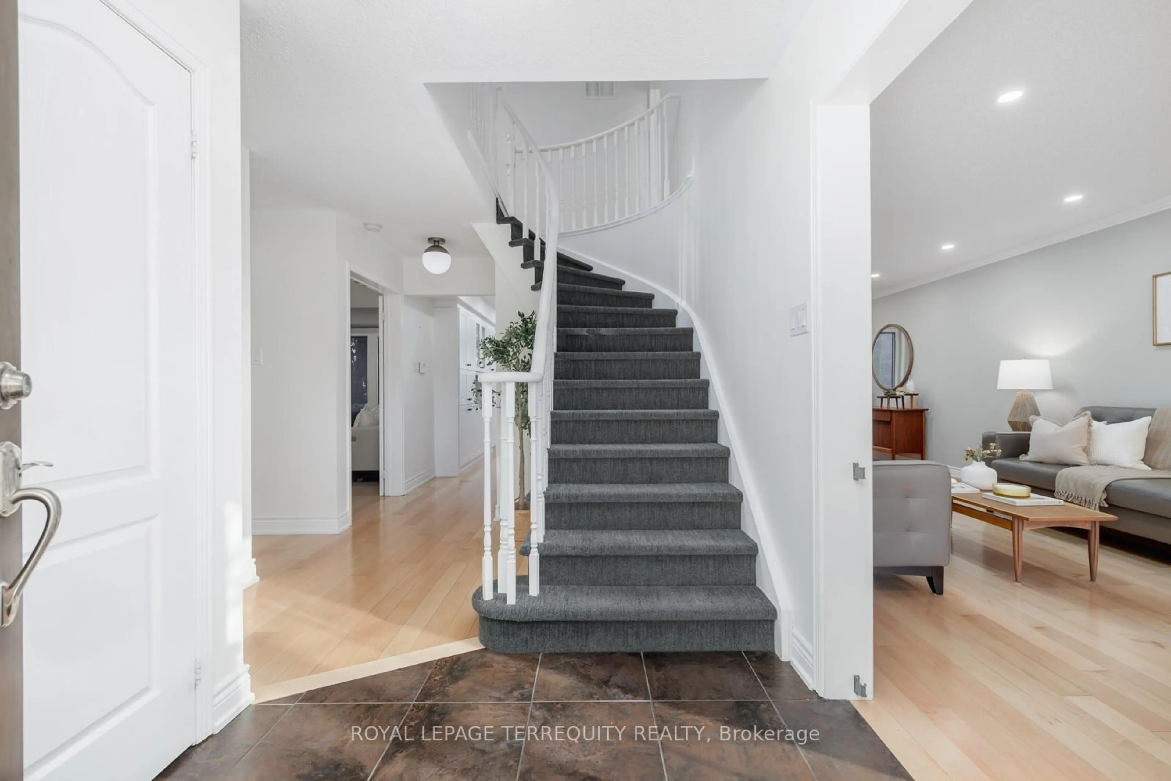 Unknown for 19 Moonstone Dr, Whitby Ontario L1P 1L5