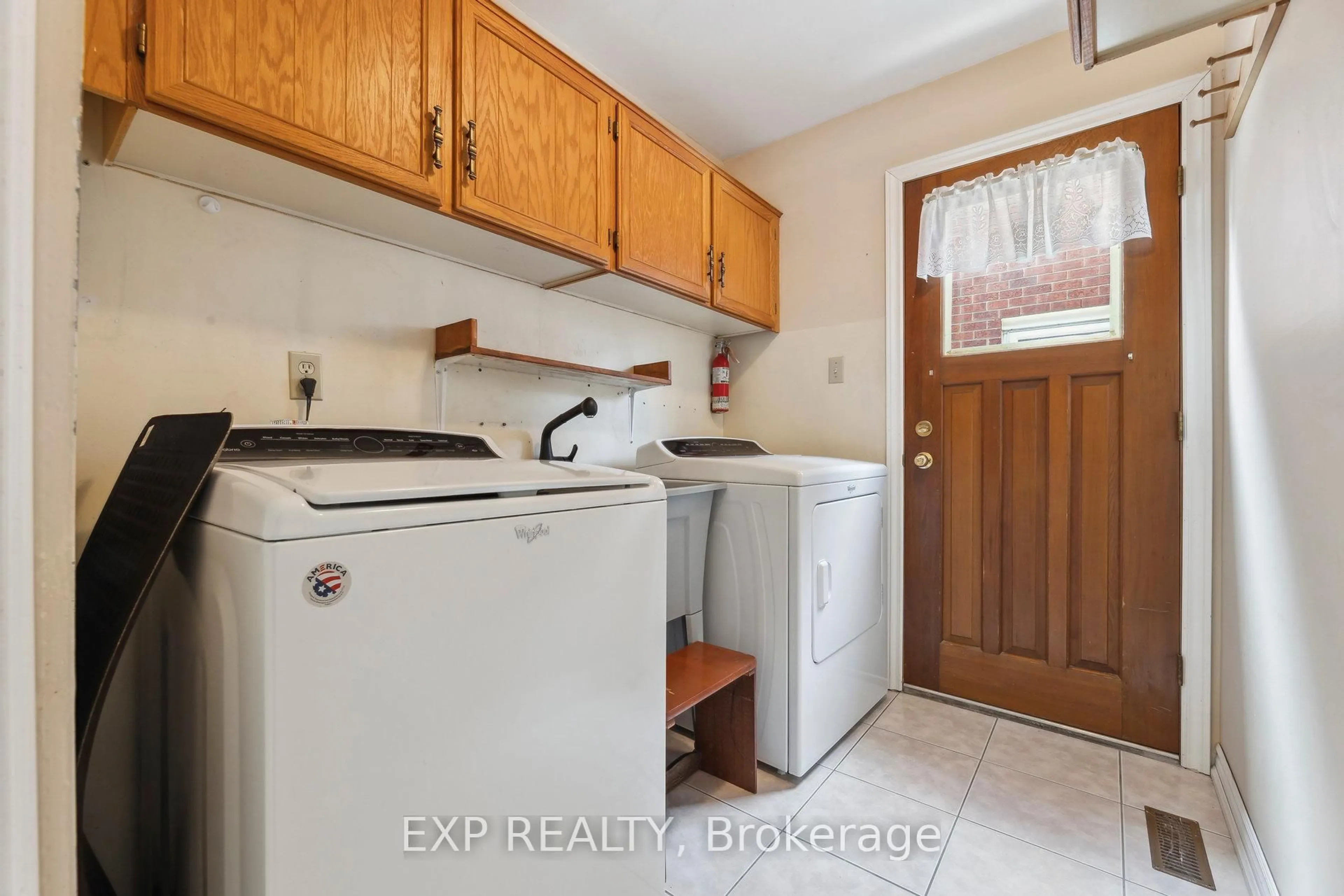 Laundry room for 8 Martinet St, Whitby Ontario L1N 8K8