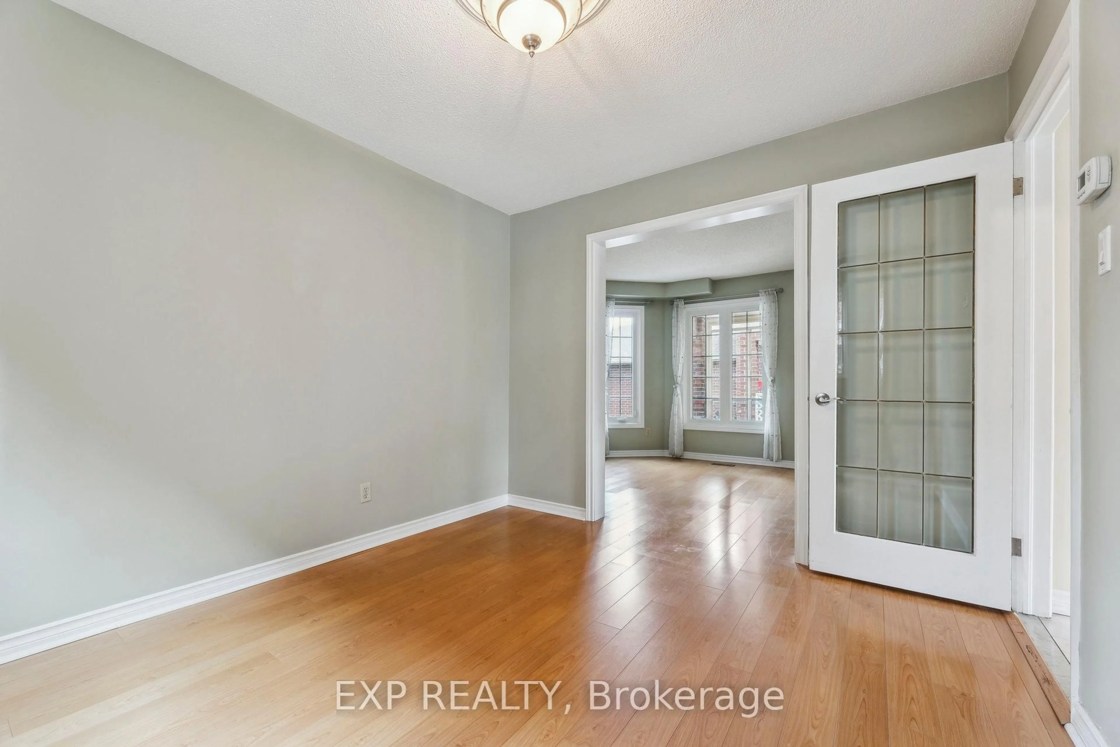 Indoor entryway for 8 Martinet St, Whitby Ontario L1N 8K8