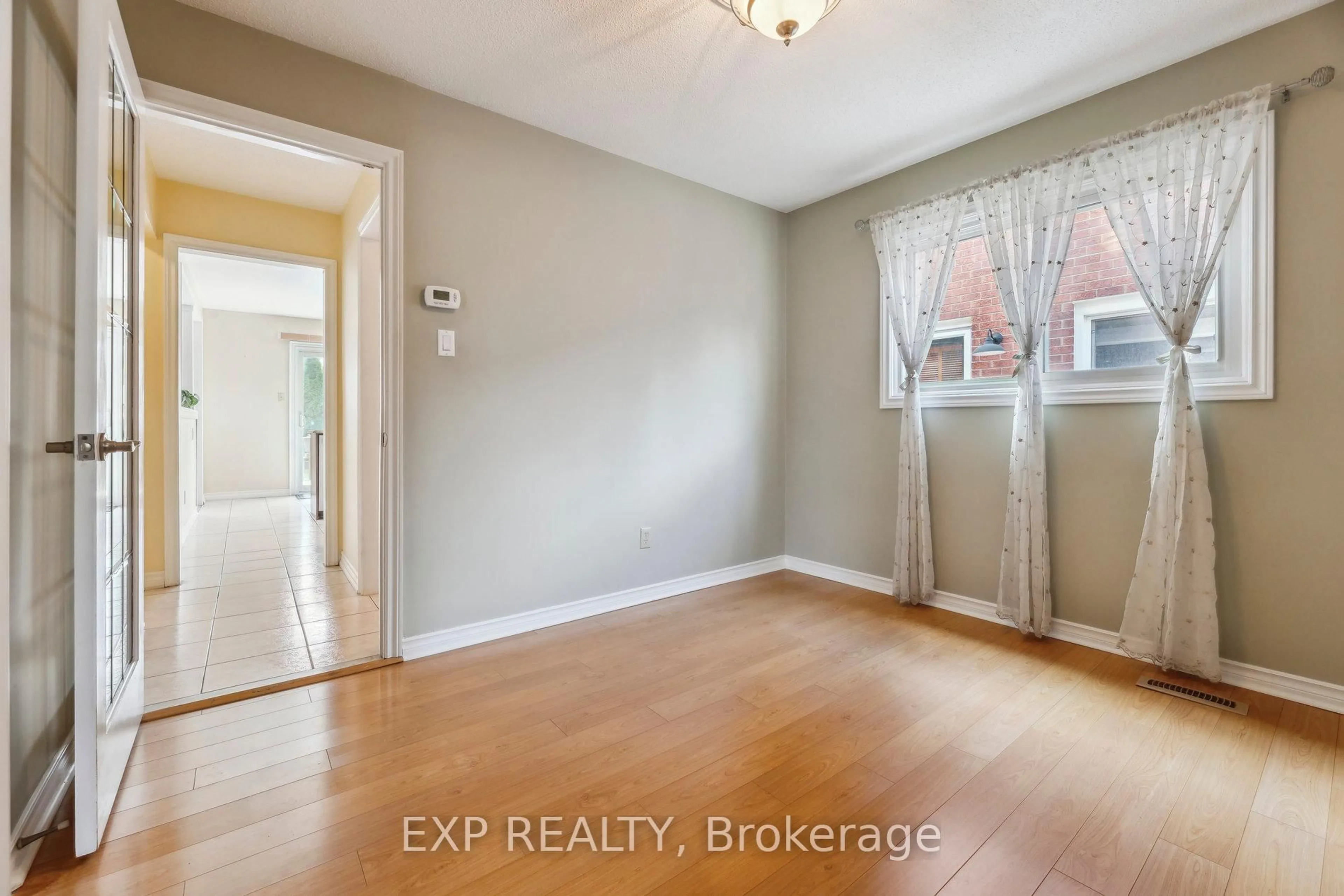 A pic of a room for 8 Martinet St, Whitby Ontario L1N 8K8