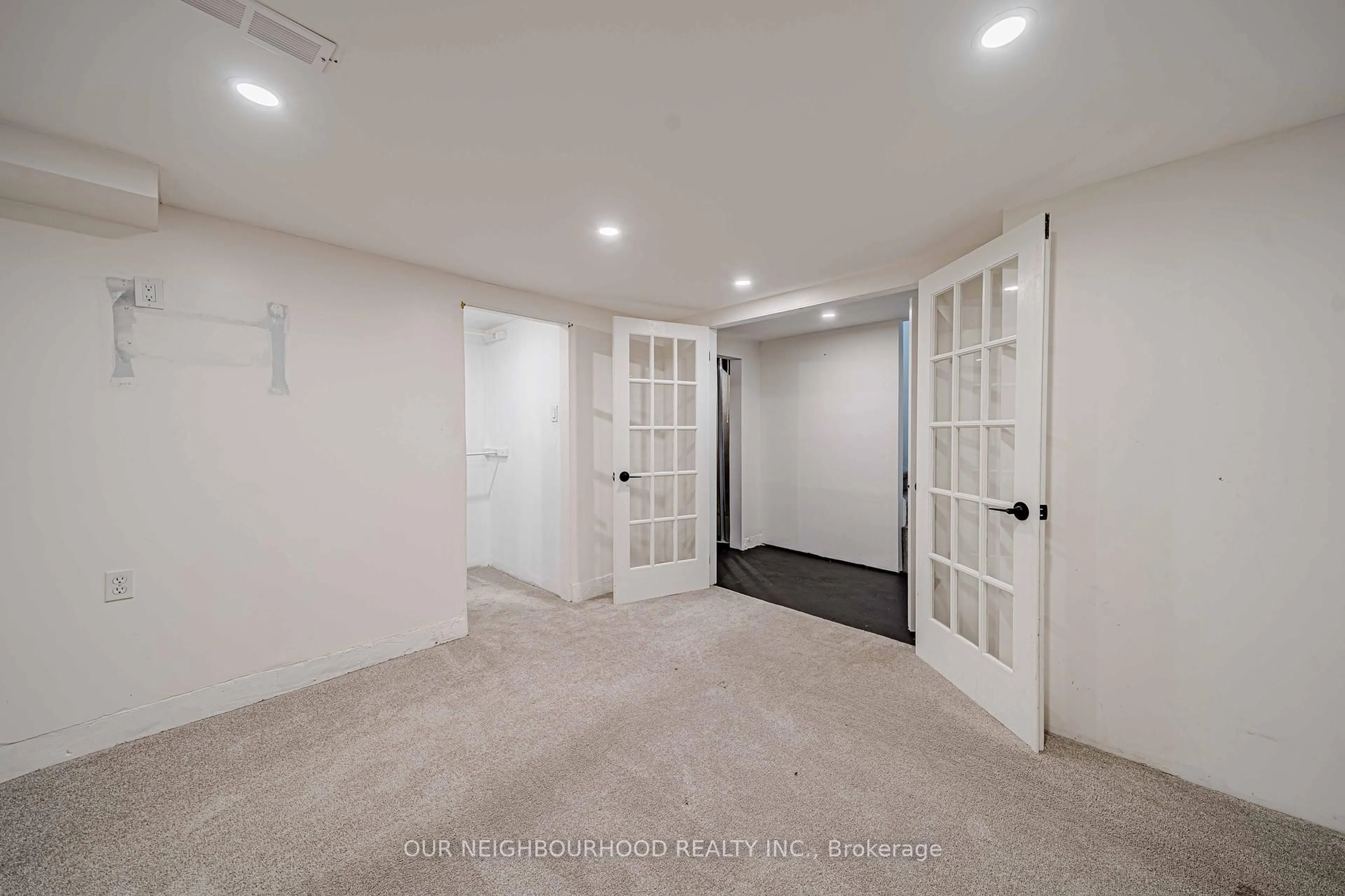 A pic of a room for 960 Glen St #56, Oshawa Ontario L1J 6E8