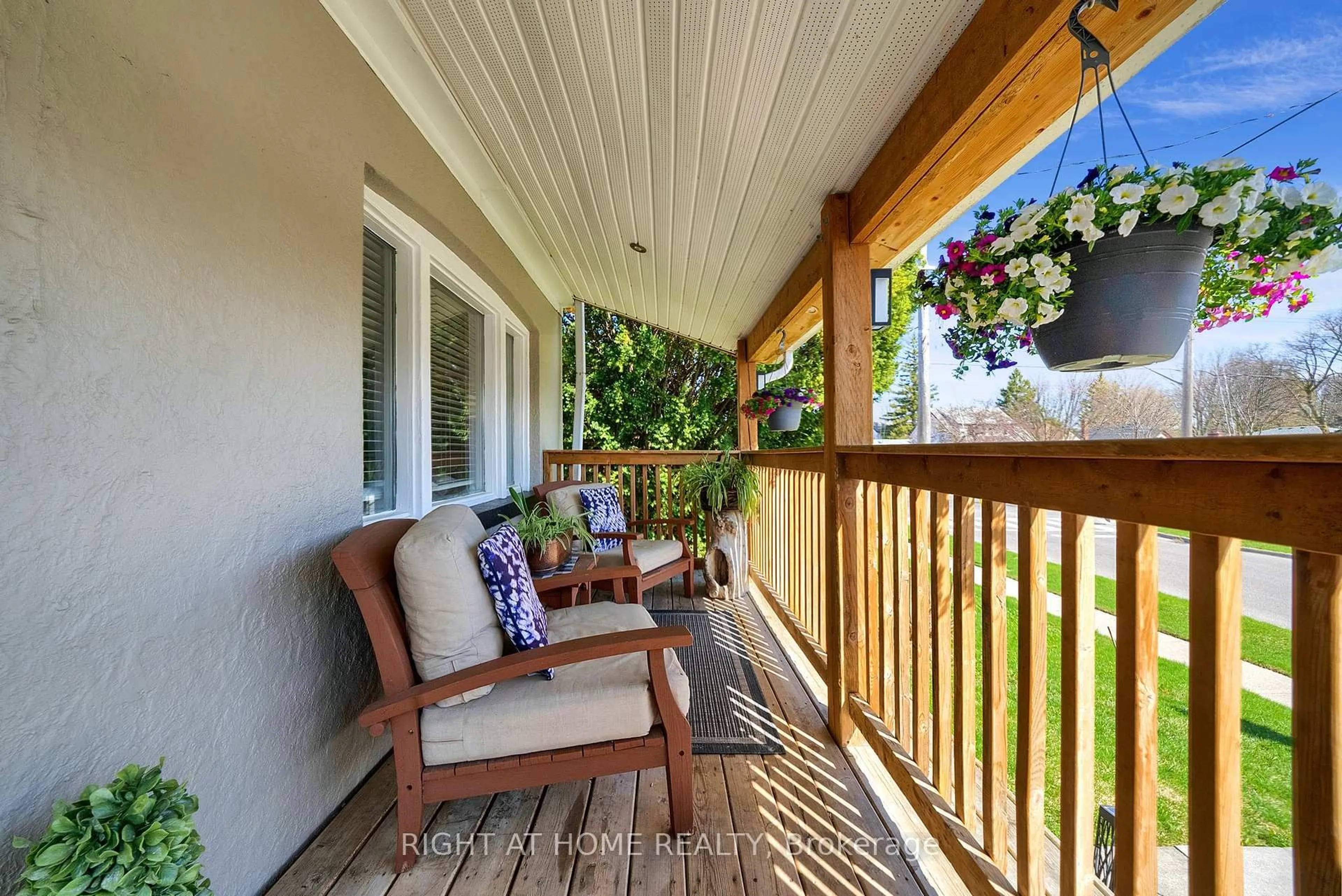 Patio, street for 244 Oshawa Blvd, Oshawa Ontario L1G 5S9