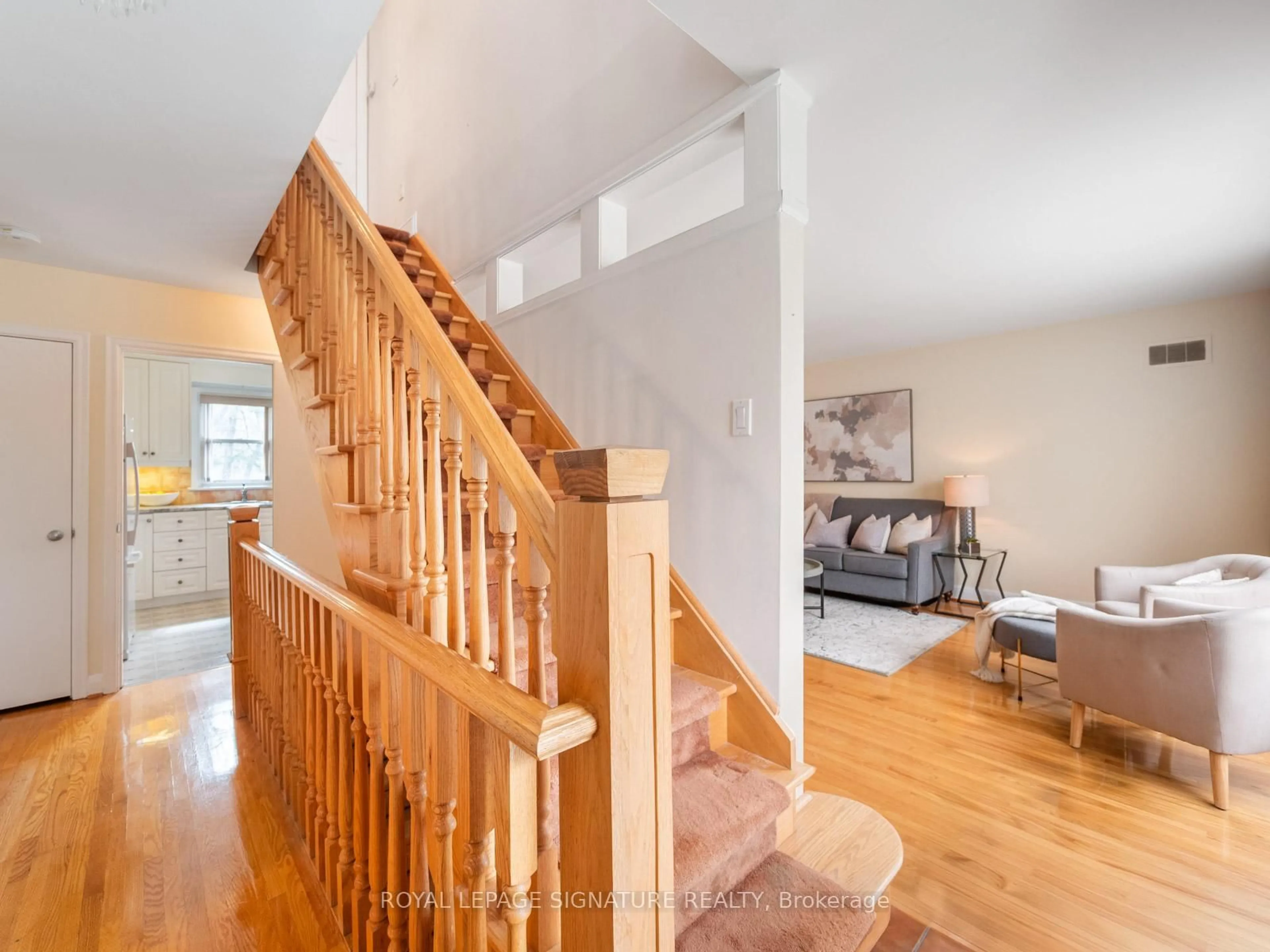 Unknown for 7 Notley Pl, Toronto Ontario M4B 2M7