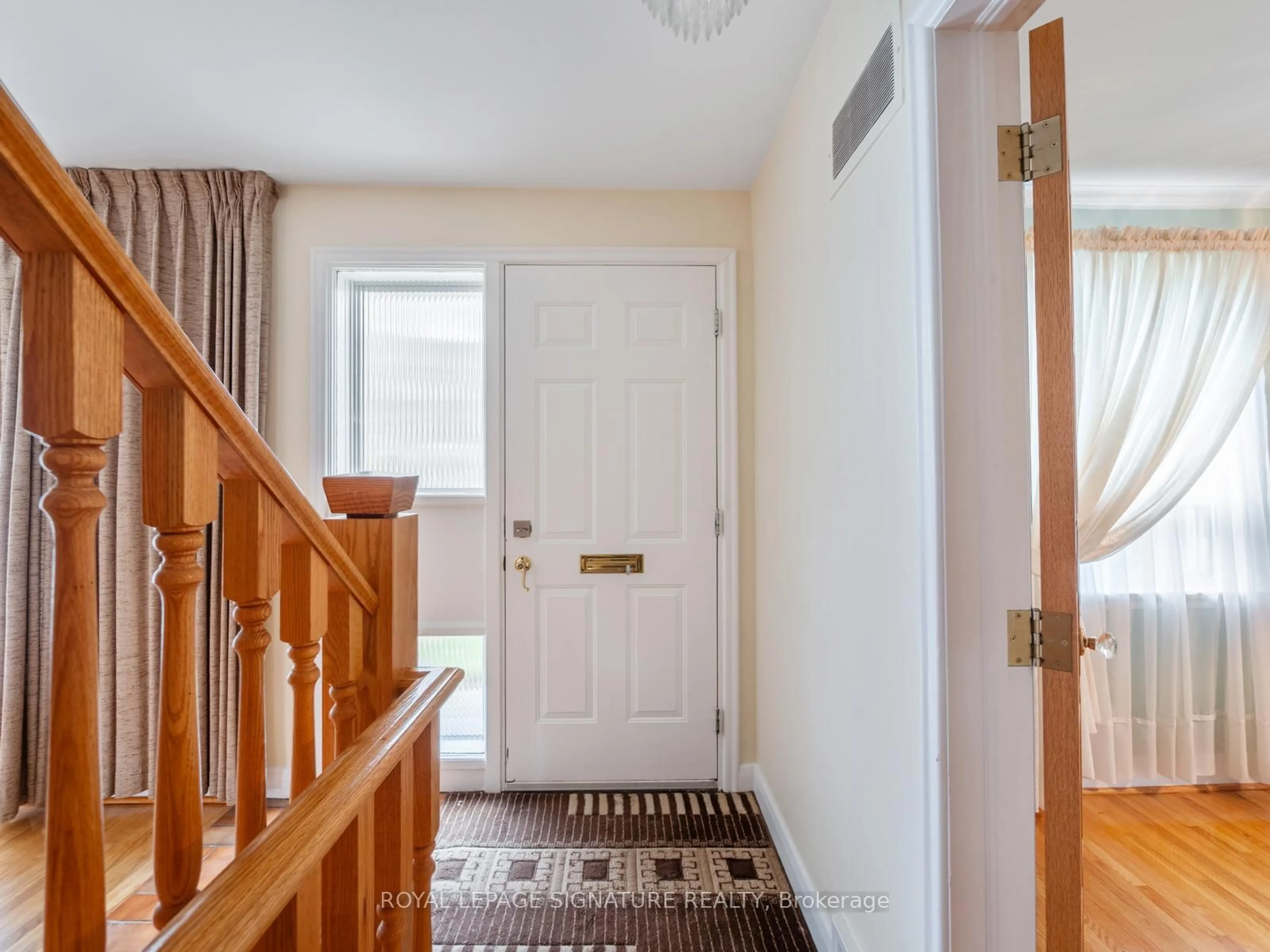 Indoor entryway for 7 Notley Pl, Toronto Ontario M4B 2M7
