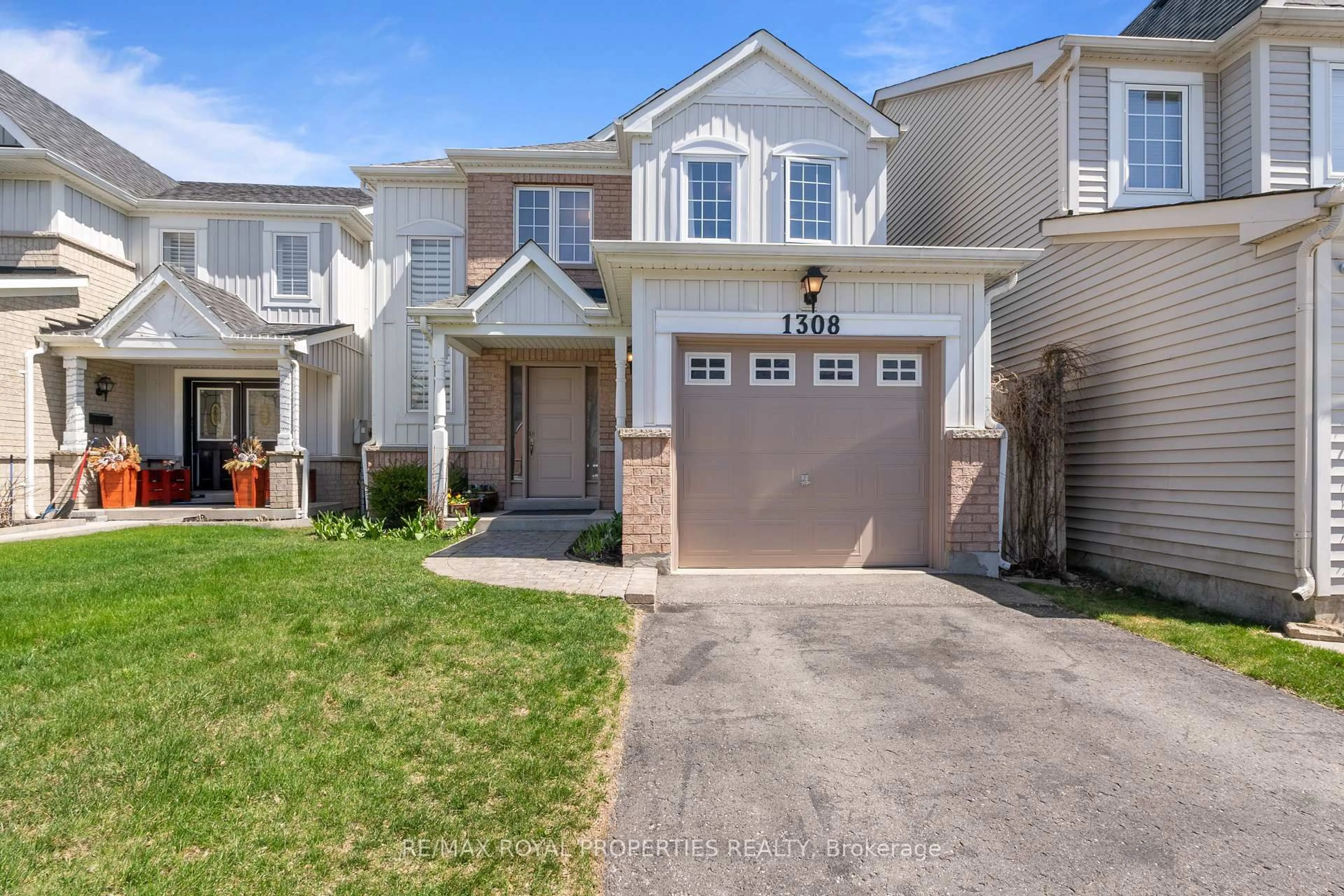 Home with vinyl exterior material, street for 1308 Ashgrove Cres, Oshawa Ontario L1K 3A6