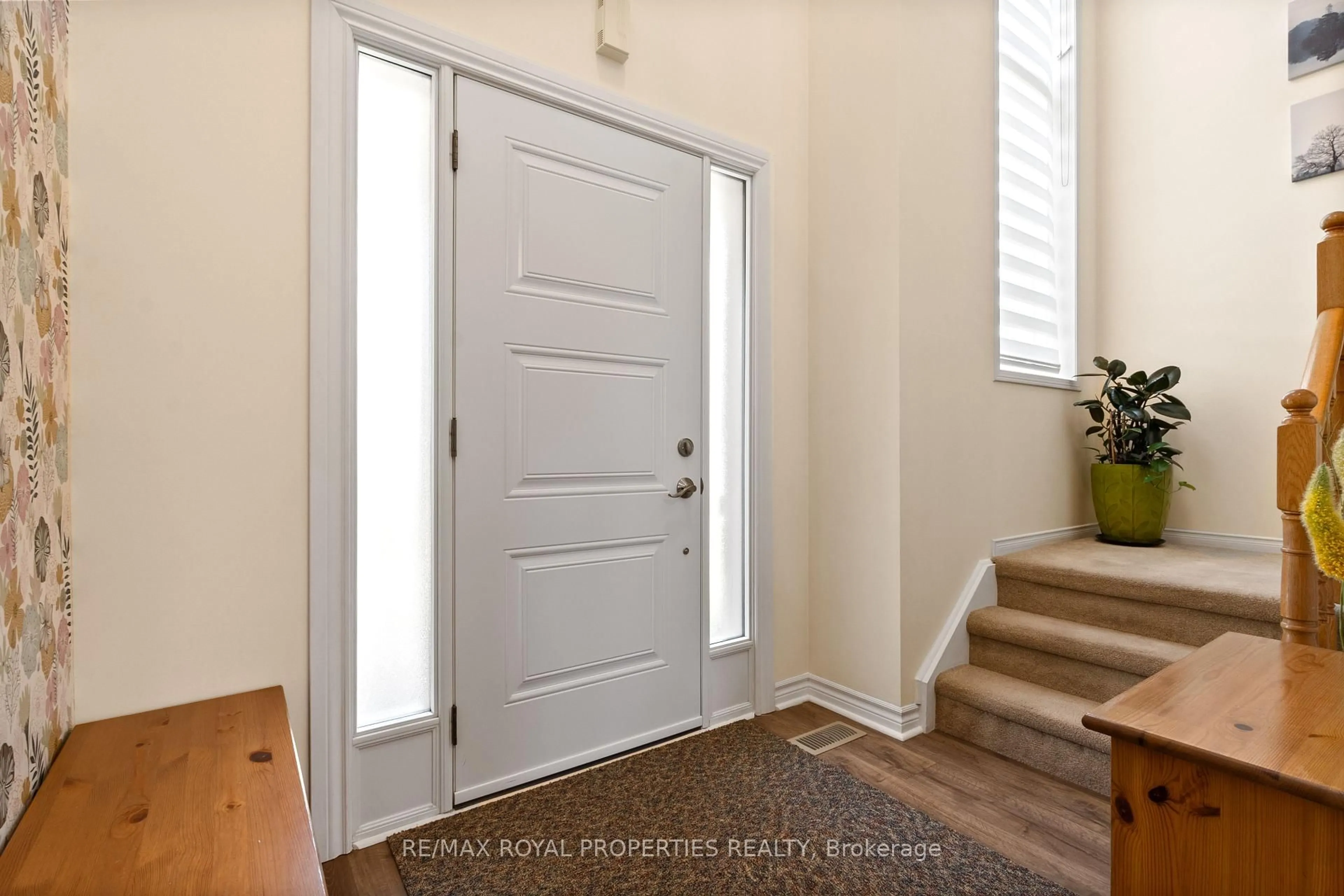 Indoor entryway for 1308 Ashgrove Cres, Oshawa Ontario L1K 3A6