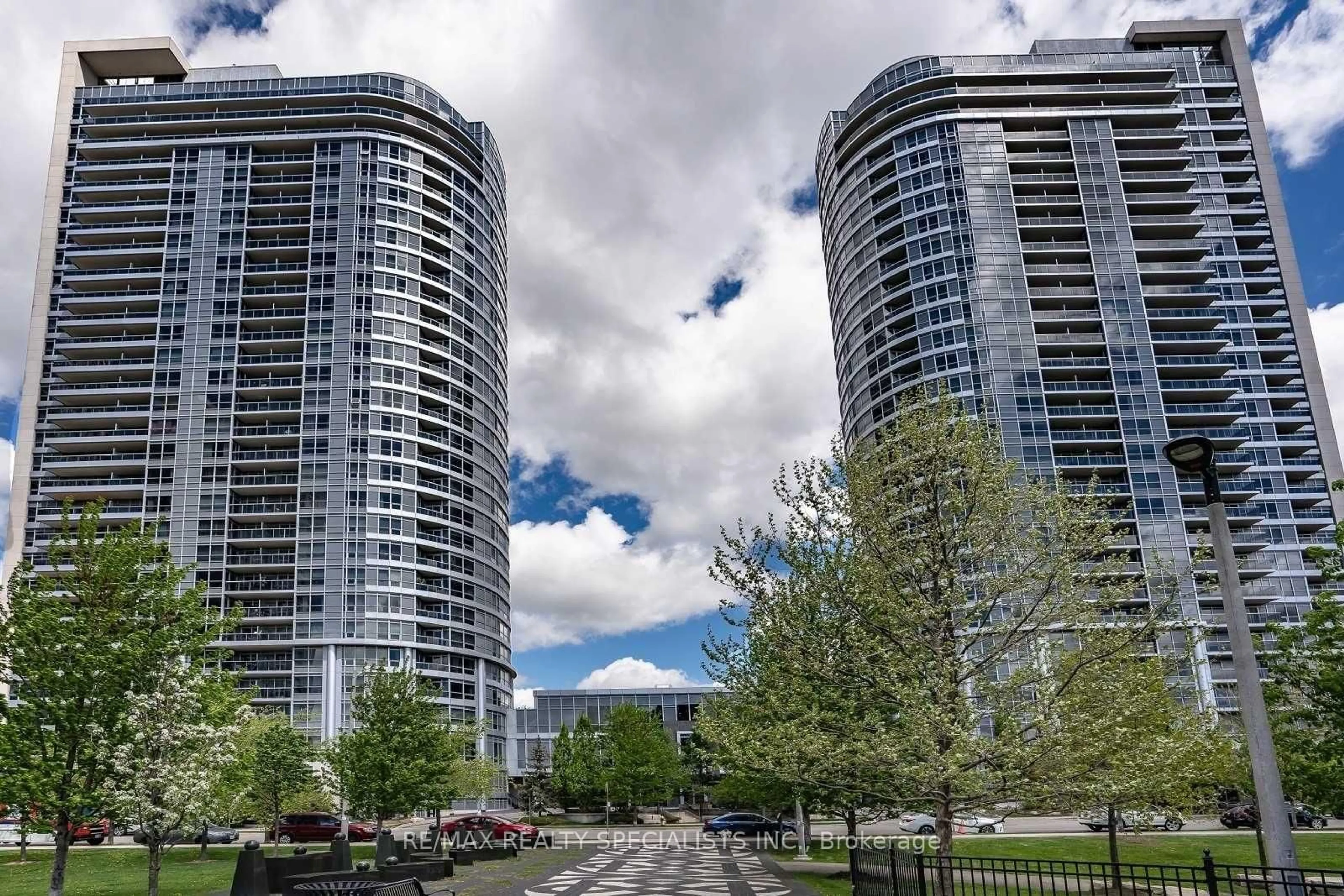 Blurry image for 151 Village Green Sq #2710, Toronto Ontario M1S 0K5