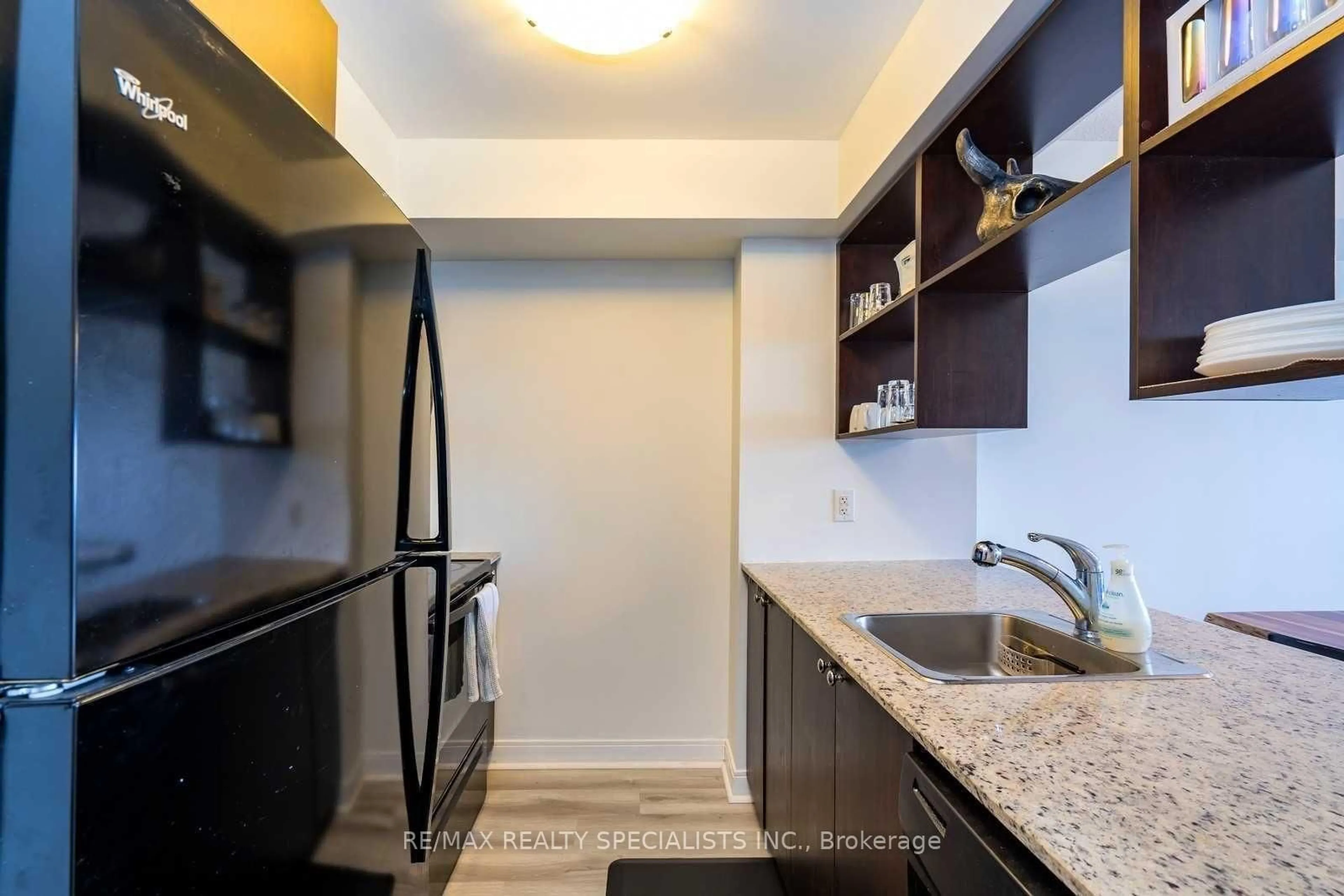 Standard kitchen, ceramic/tile floor for 151 Village Green Sq #2710, Toronto Ontario M1S 0K5