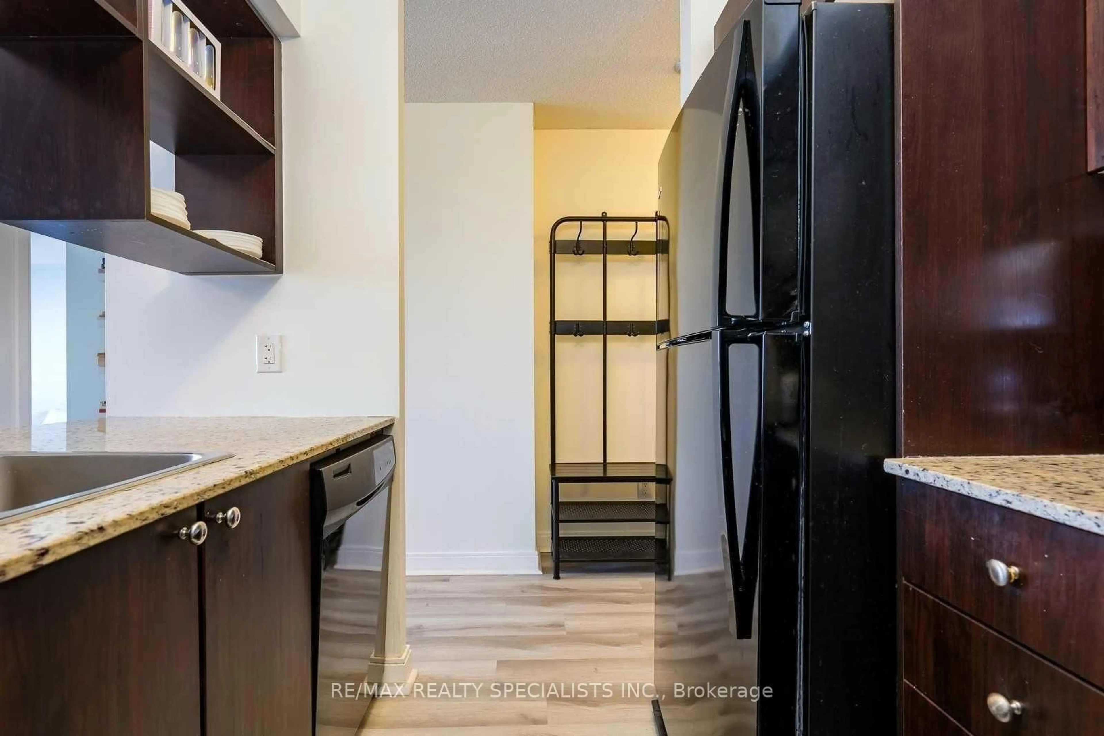 Standard kitchen, unknown for 151 Village Green Sq #2710, Toronto Ontario M1S 0K5