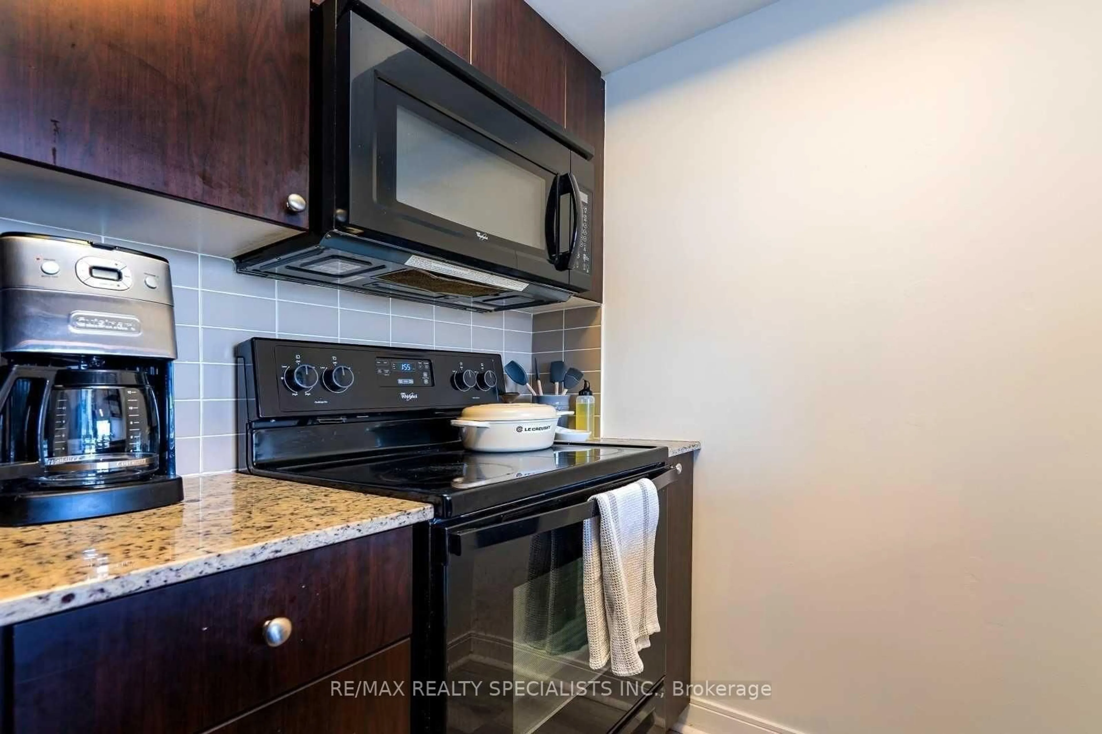 Standard kitchen, unknown for 151 Village Green Sq #2710, Toronto Ontario M1S 0K5