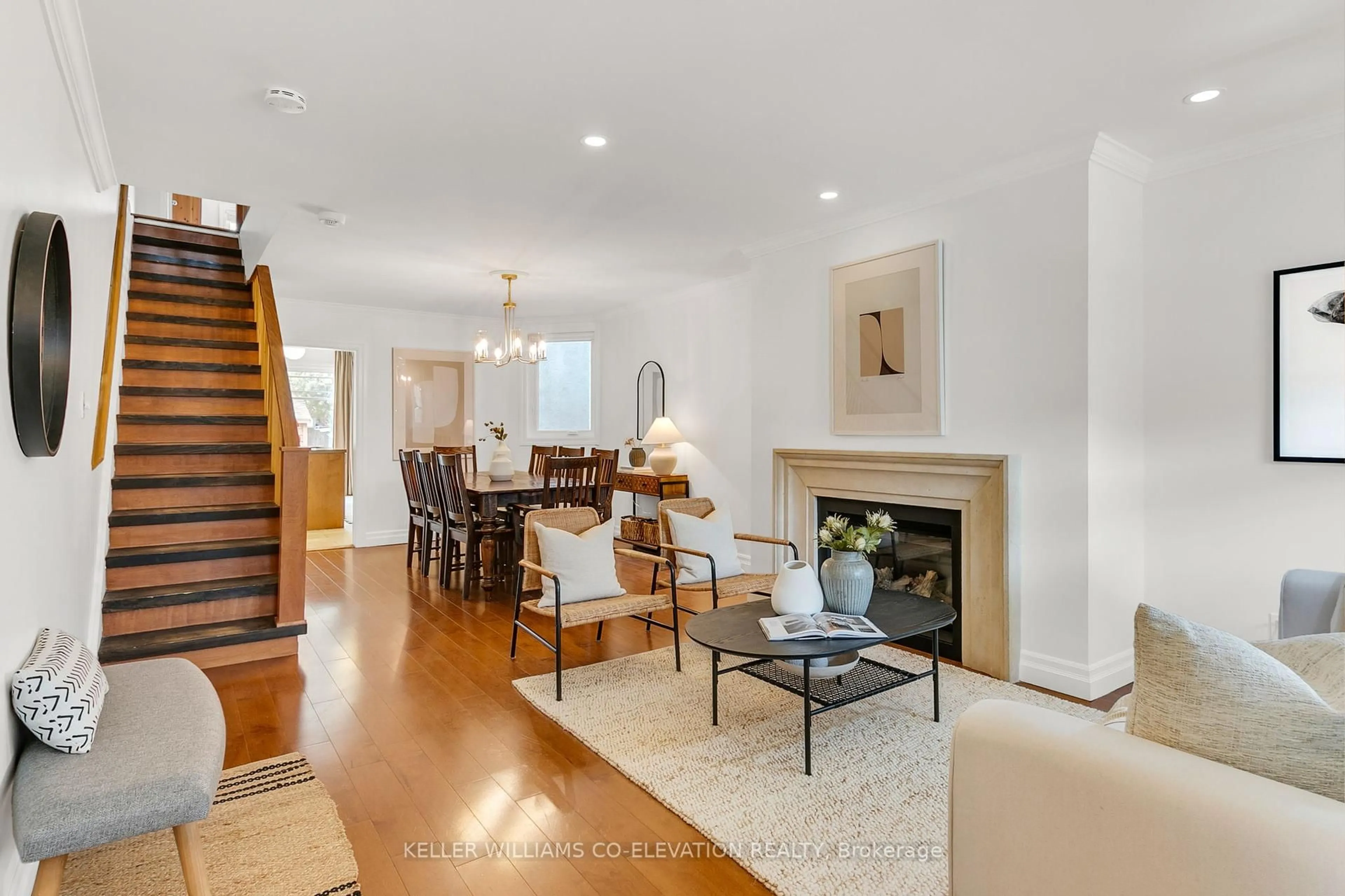 Living room with furniture, unknown for 18 Grandview Ave, Toronto Ontario M4K 1J2