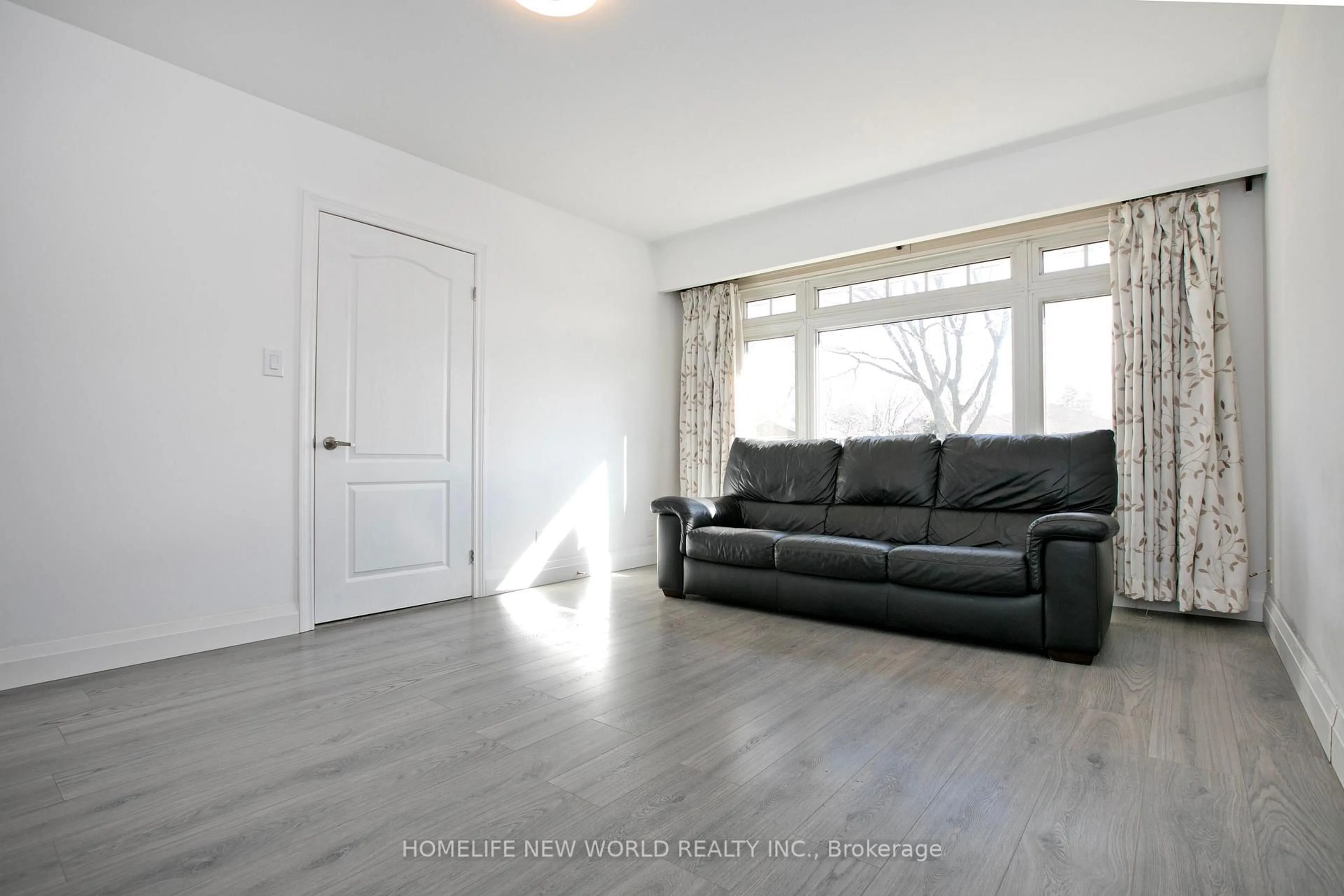 Living room with furniture, wood/laminate floor for 152 Eastmount St, Oshawa Ontario L1G 6K6
