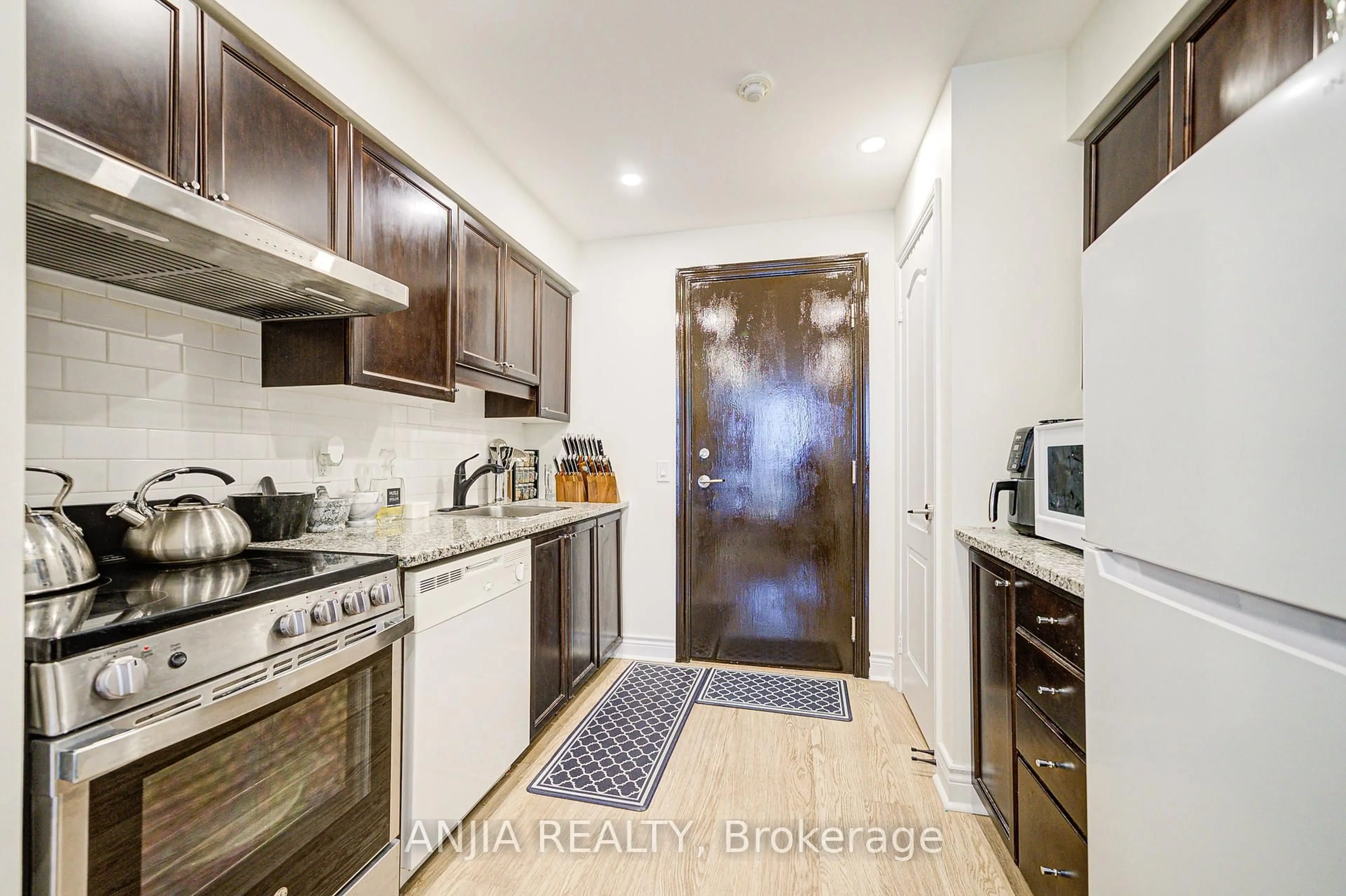 Standard kitchen, unknown for 60 Town Center Crt #202, Toronto Ontario M1P 4Y7